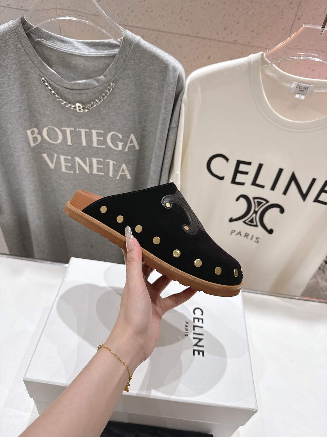 高版本出厂
 Celine*塞琳2025ss春夏新款勃肯复古半包拖鞋高级感十足
网红ins种草神器、非常