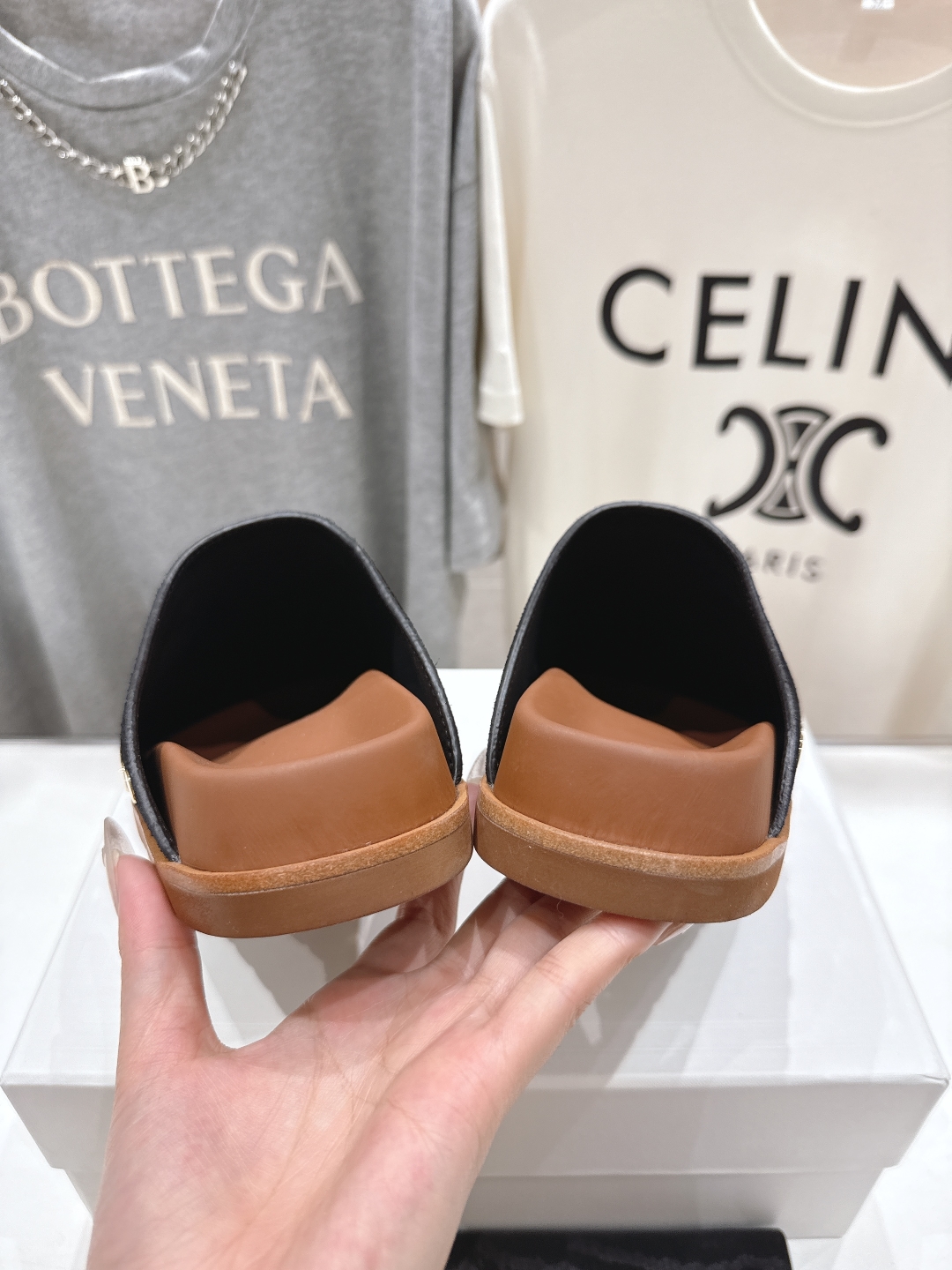 高版本出厂
 Celine*塞琳2025ss春夏新款勃肯复古半包拖鞋高级感十足
网红ins种草神器、非常