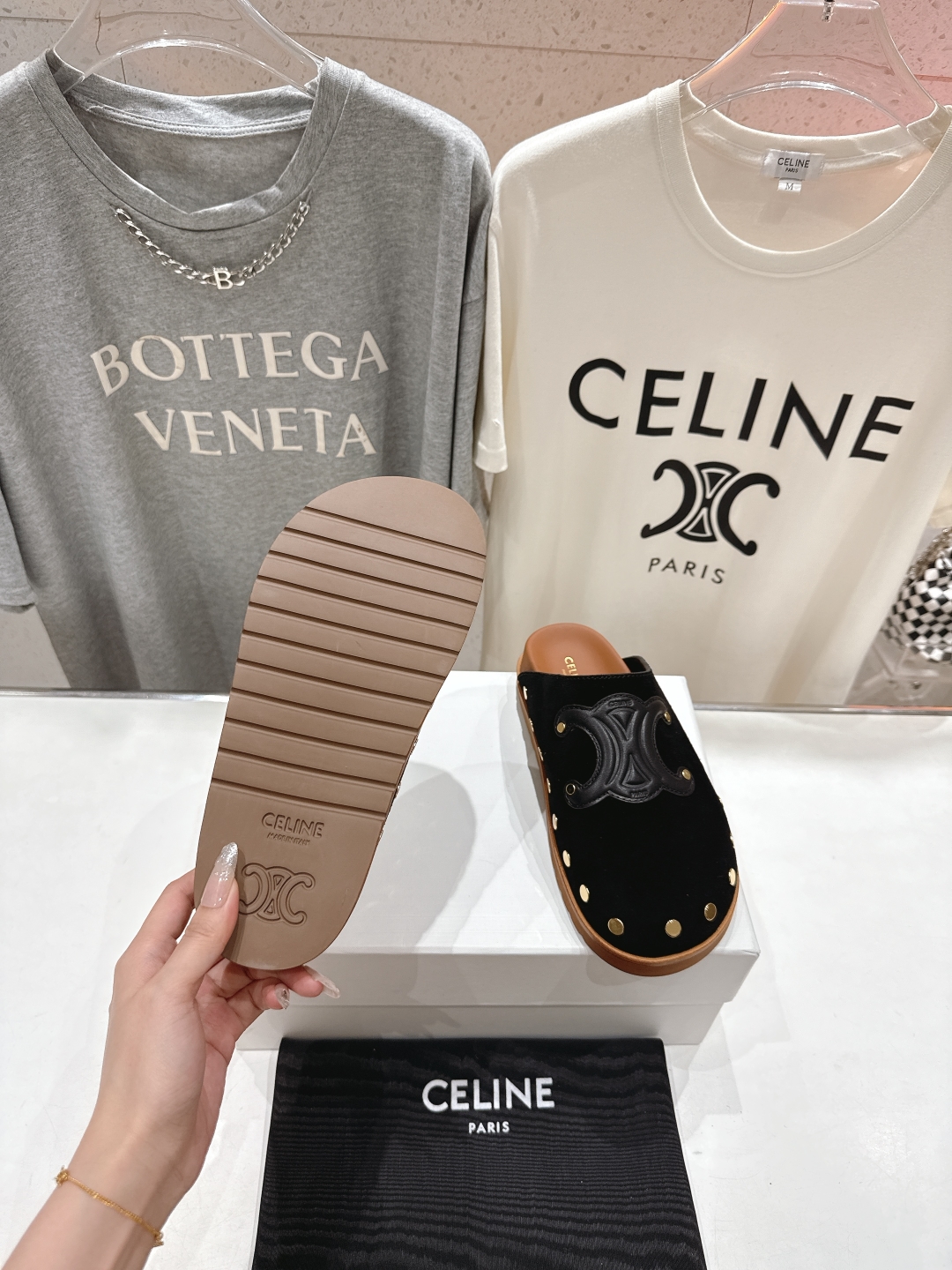 高版本出厂
 Celine*塞琳2025ss春夏新款勃肯复古半包拖鞋高级感十足
网红ins种草神器、非常