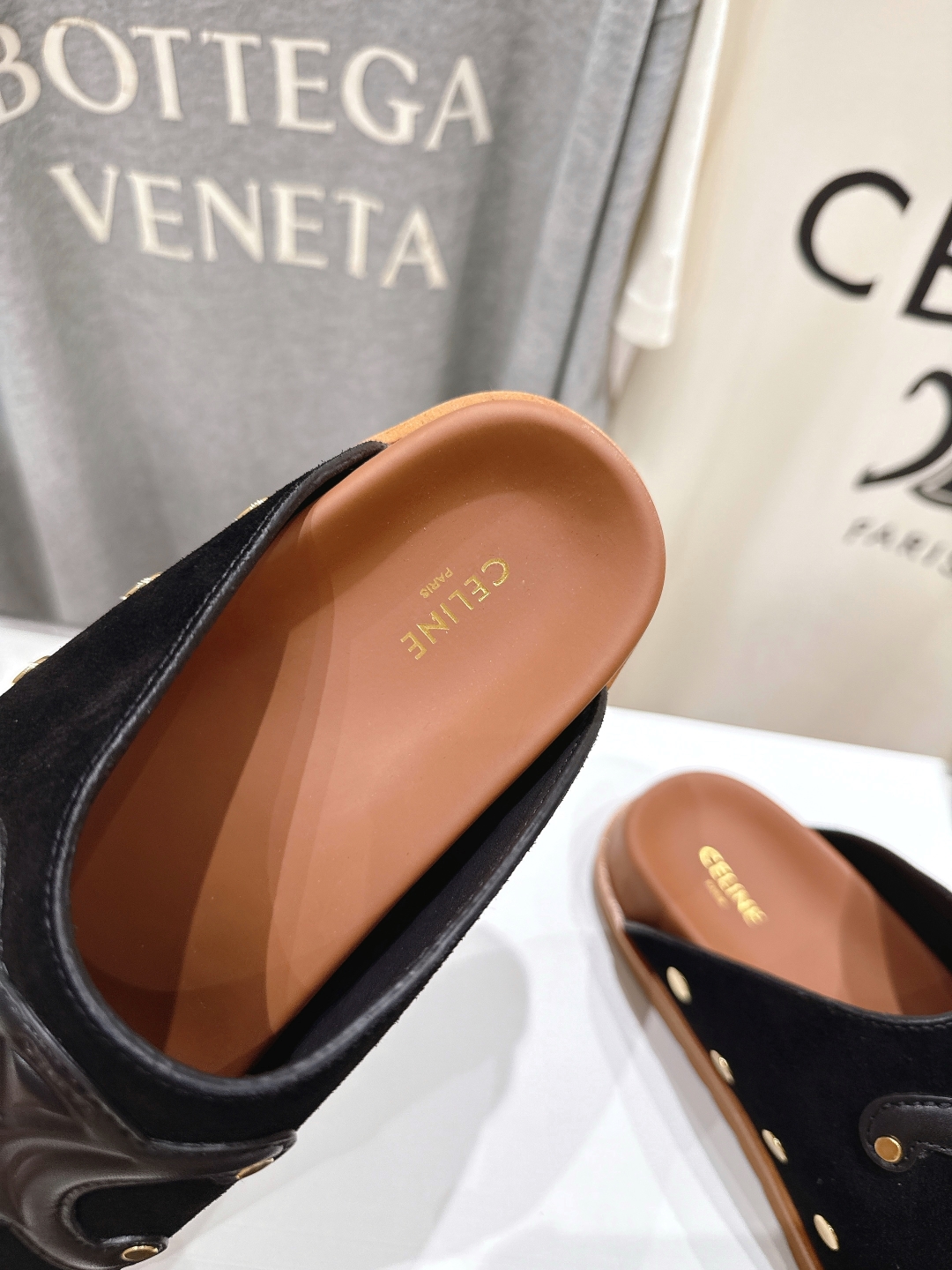 高版本出厂
 Celine*塞琳2025ss春夏新款勃肯复古半包拖鞋高级感十足
网红ins种草神器、非常