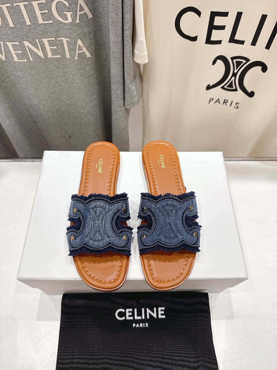 高版本出厂
 Celine*塞琳2025ss思琳初夏新款凯旋门Logo凉拖鞋
高级感十足  网红ins种