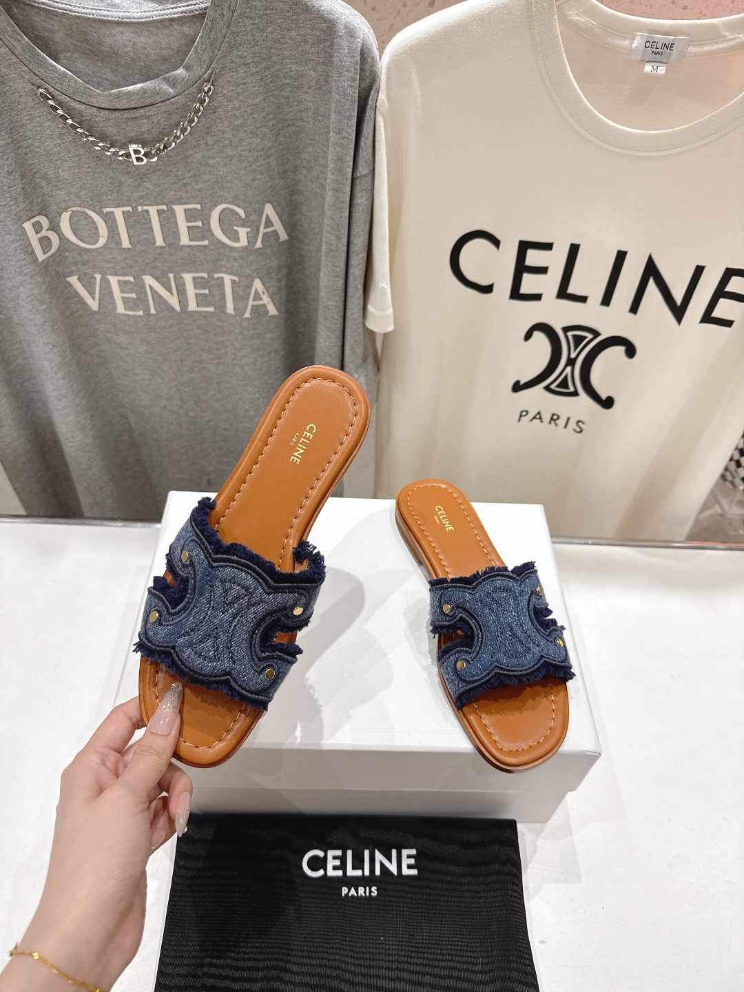 高版本出厂
 Celine*塞琳2025ss思琳初夏新款凯旋门Logo凉拖鞋
高级感十足  网红ins种