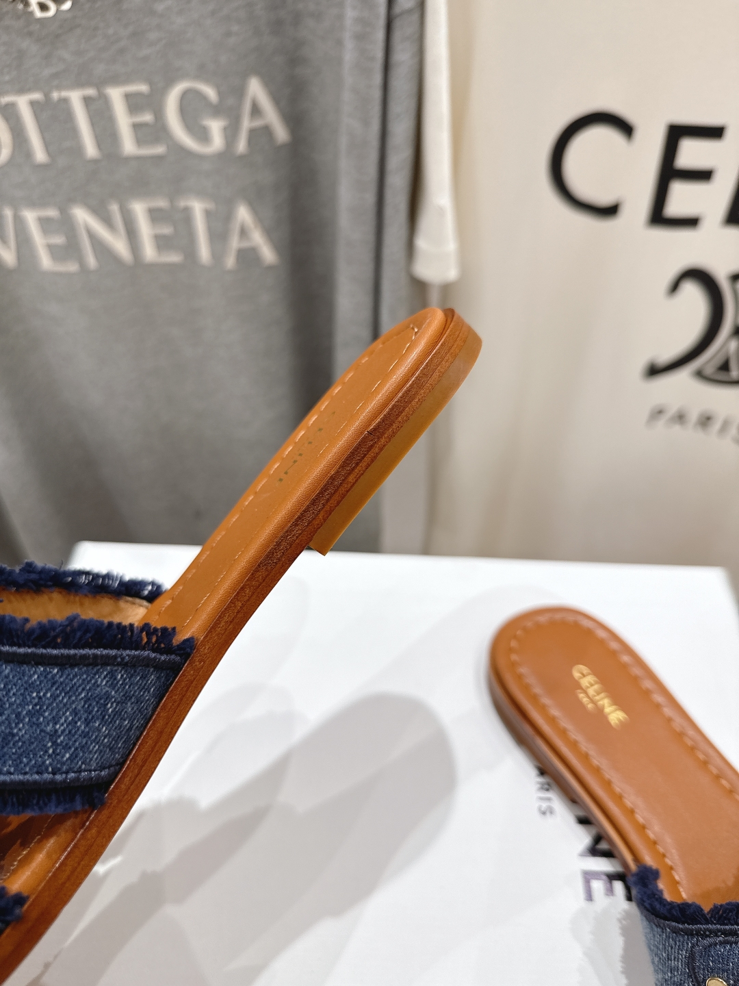 高版本出厂
 Celine*塞琳2025ss思琳初夏新款凯旋门Logo凉拖鞋
高级感十足  网红ins种
