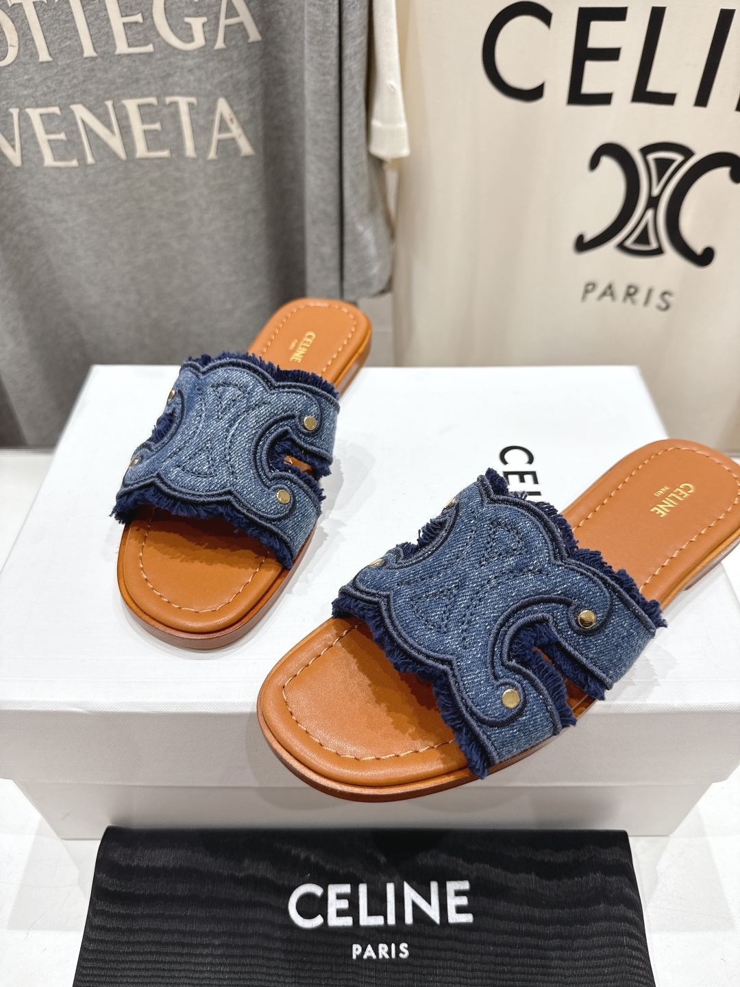 高版本出厂
 Celine*塞琳2025ss思琳初夏新款凯旋门Logo凉拖鞋
高级感十足  网红ins种