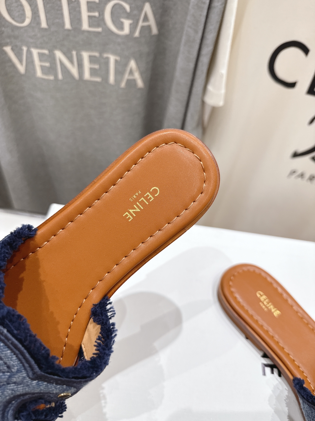 高版本出厂
 Celine*塞琳2025ss思琳初夏新款凯旋门Logo凉拖鞋
高级感十足  网红ins种
