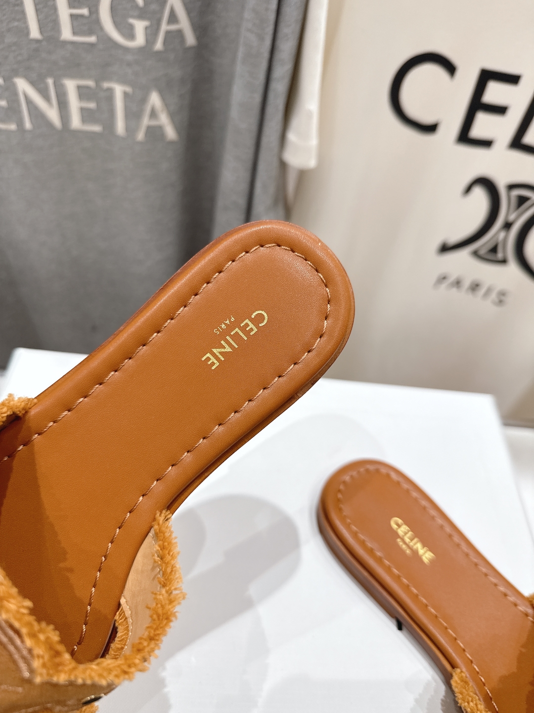 高版本出厂
 Celine*塞琳2025ss思琳初夏新款凯旋门Logo凉拖鞋
高级感十足  网红ins种