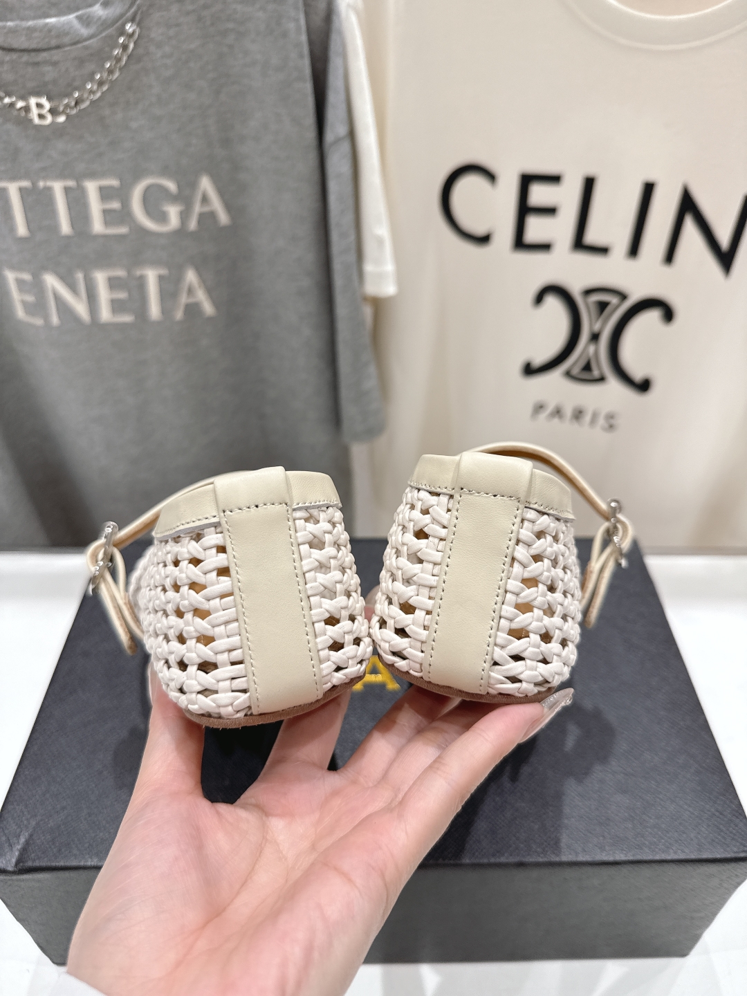 高版本出厂
 独家新品 Alaia 阿莱亚25ss/ 走秀款平底网面鞋芭蕾舞鞋 最近超火的一款平底鞋

