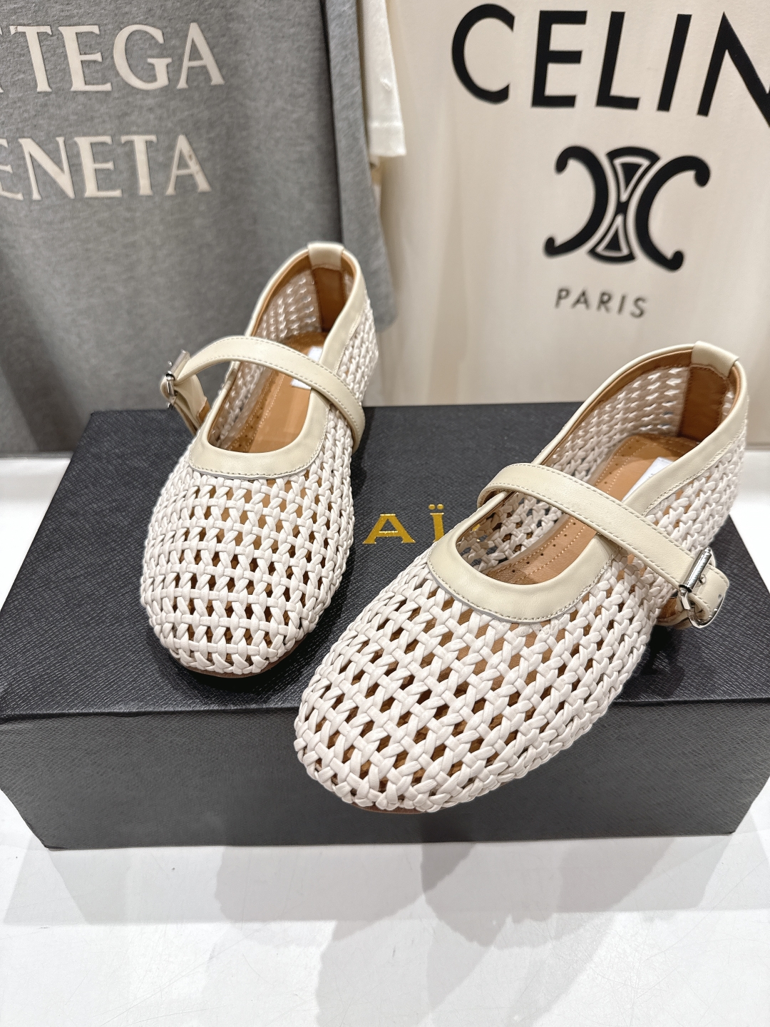 高版本出厂
 独家新品 Alaia 阿莱亚25ss/ 走秀款平底网面鞋芭蕾舞鞋 最近超火的一款平底鞋

