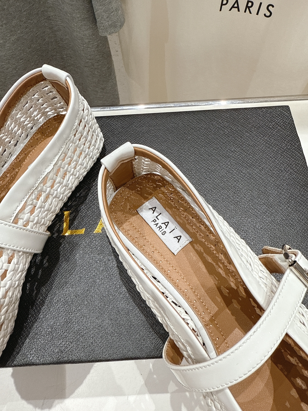 高版本出厂
 独家新品 Alaia 阿莱亚25ss/ 走秀款平底网面鞋芭蕾舞鞋 最近超火的一款平底鞋

