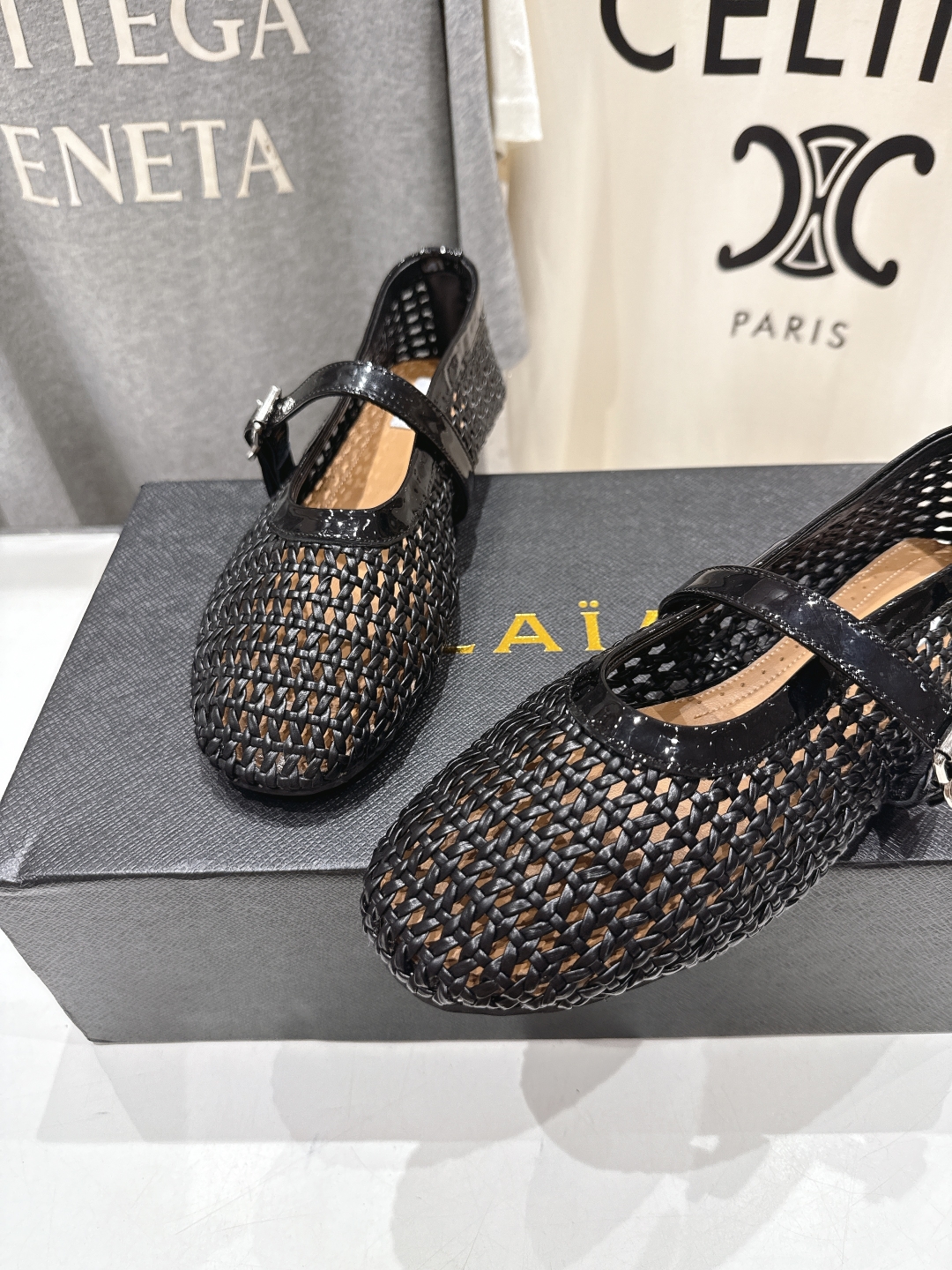 高版本出厂
 独家新品 Alaia 阿莱亚25ss/ 走秀款平底网面鞋芭蕾舞鞋 最近超火的一款平底鞋

