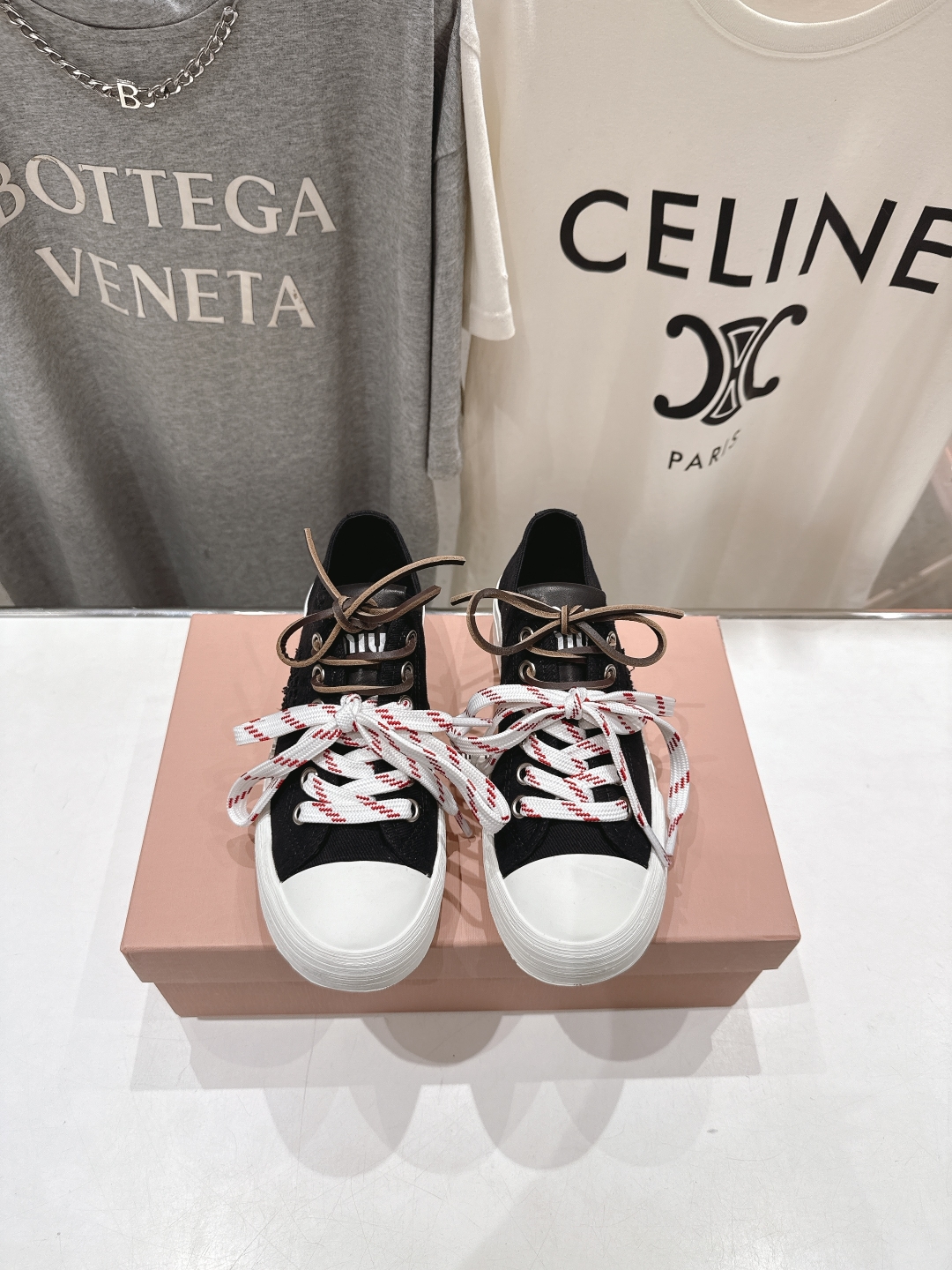 高版本出厂
  MiuMiu*繆繆25ss new arrival～miu家2025ss走秀款系带帆布鞋