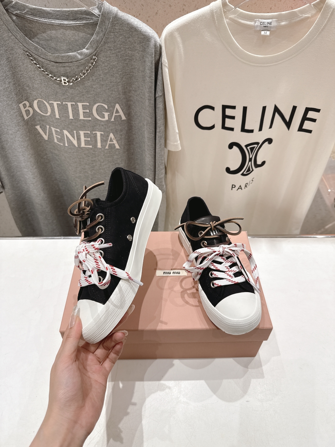 高版本出厂
  MiuMiu*繆繆25ss new arrival～miu家2025ss走秀款系带帆布鞋