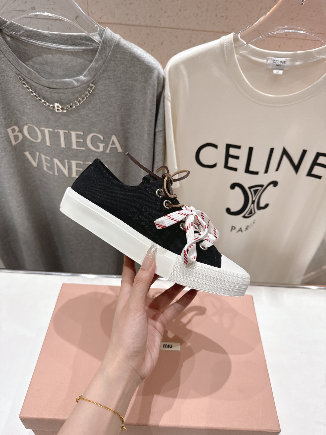 高版本出厂
  MiuMiu*繆繆25ss new arrival～miu家2025ss走秀款系带帆布鞋