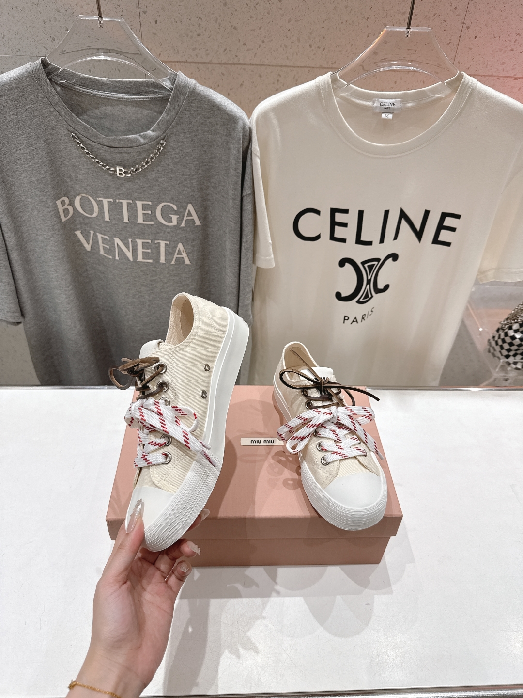 高版本出厂
  MiuMiu*繆繆25ss new arrival～miu家2025ss走秀款系带帆布鞋