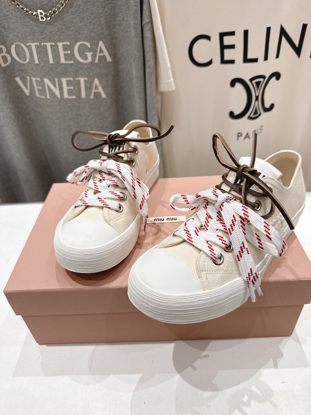高版本出厂
  MiuMiu*繆繆25ss new arrival～miu家2025ss走秀款系带帆布鞋