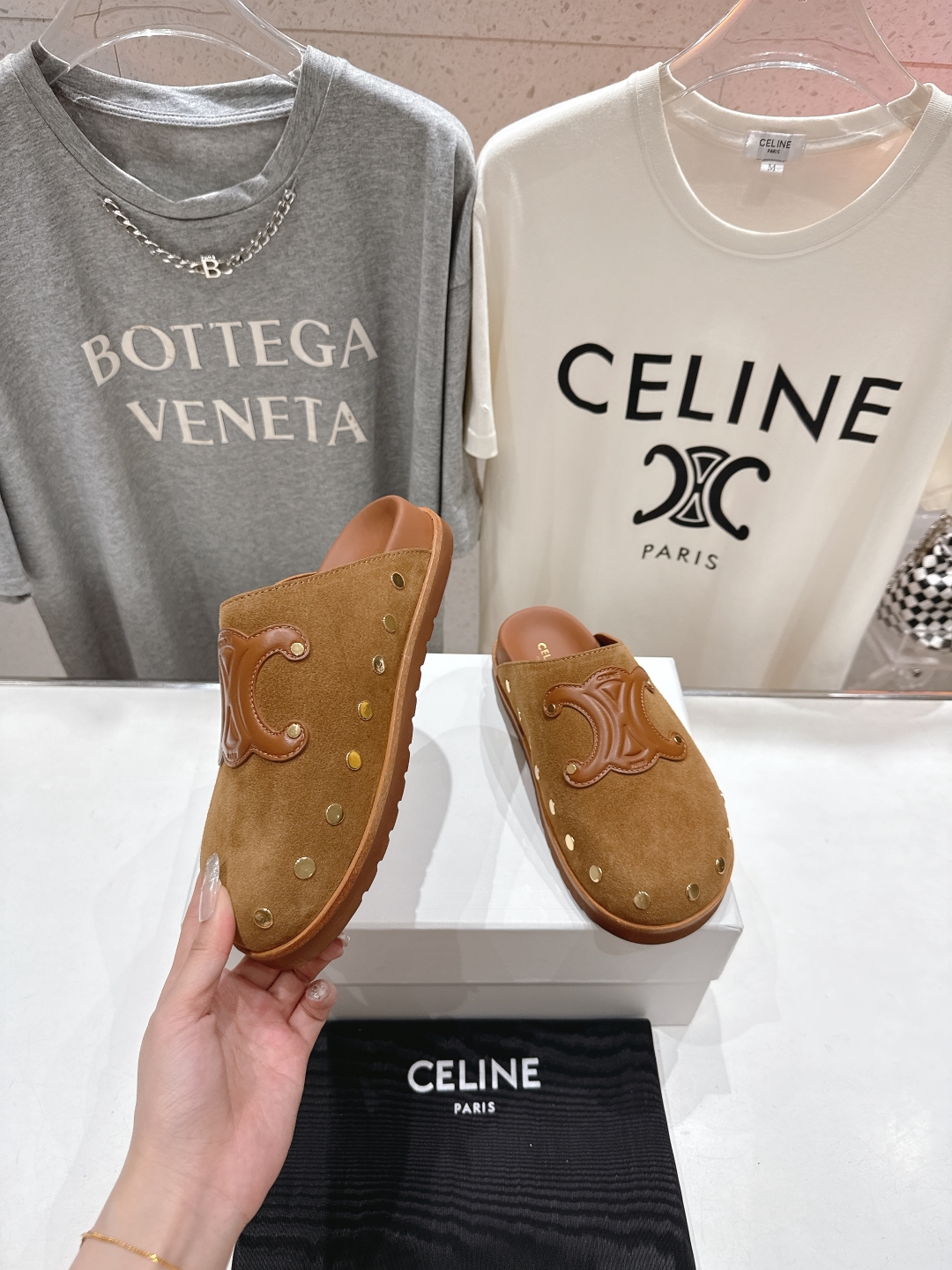 高版本出厂
 Celine*塞琳2025ss春夏新款勃肯复古半包拖鞋高级感十足
网红ins种草神器、非常