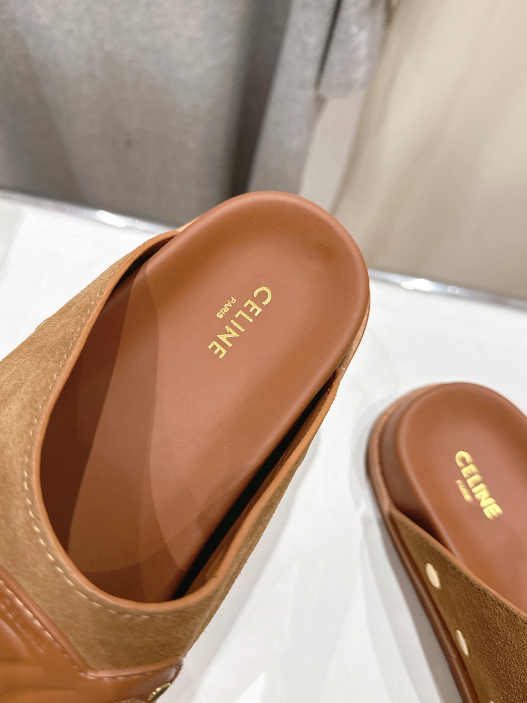 高版本出厂
 Celine*塞琳2025ss春夏新款勃肯复古半包拖鞋高级感十足
网红ins种草神器、非常