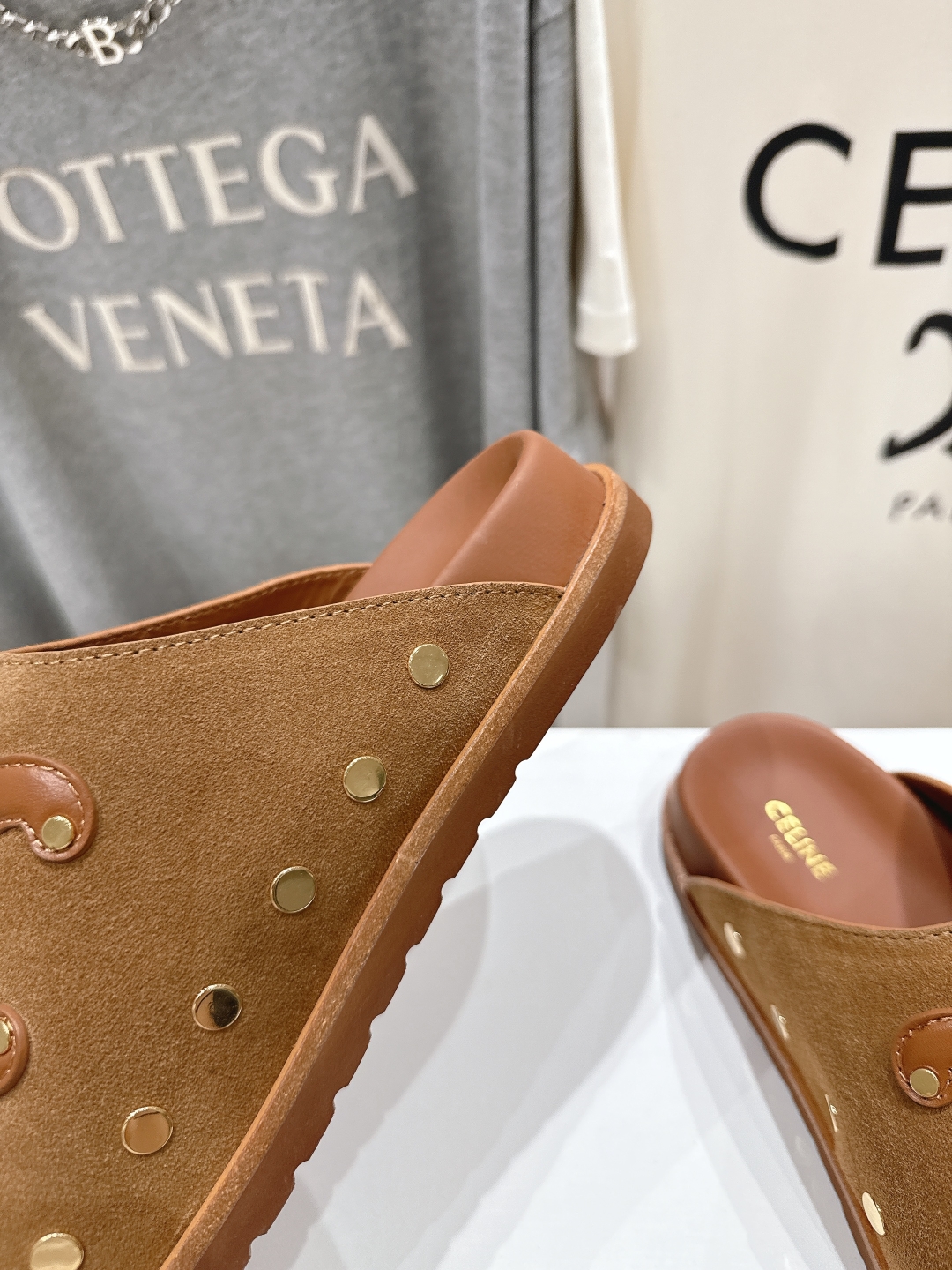 高版本出厂
 Celine*塞琳2025ss春夏新款勃肯复古半包拖鞋高级感十足
网红ins种草神器、非常