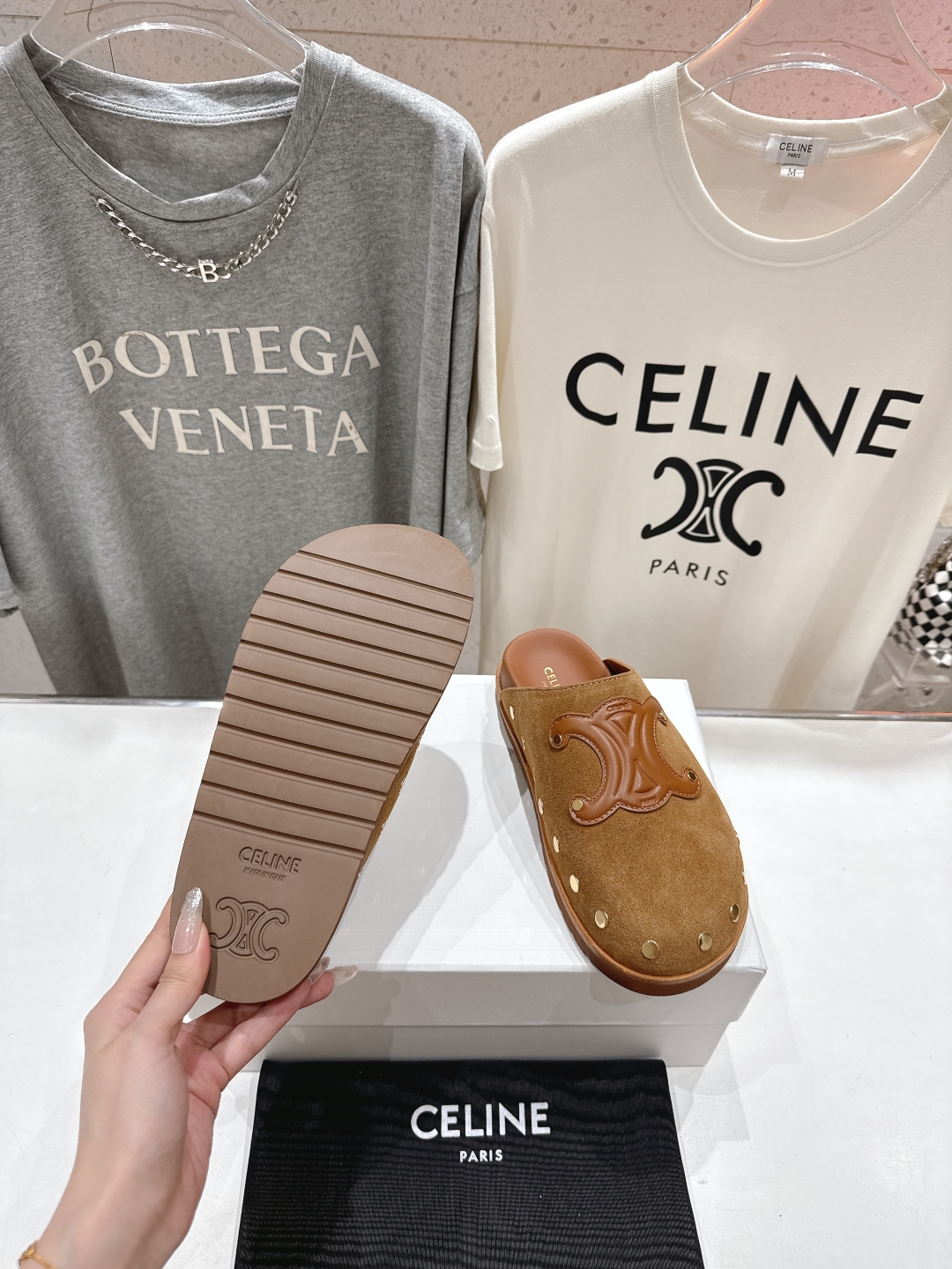 高版本出厂
 Celine*塞琳2025ss春夏新款勃肯复古半包拖鞋高级感十足
网红ins种草神器、非常