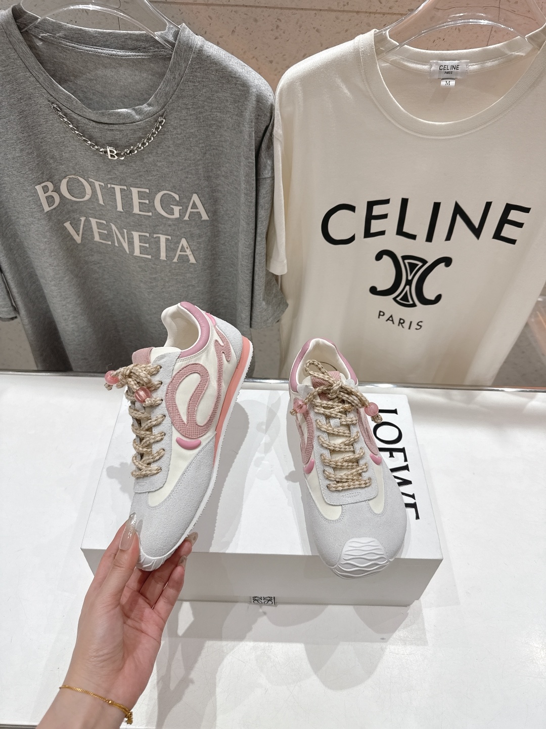 高版本出厂
LOEWE罗意威二代Ballet Runner升级2.0给足界一些震撼,2025早春Ba