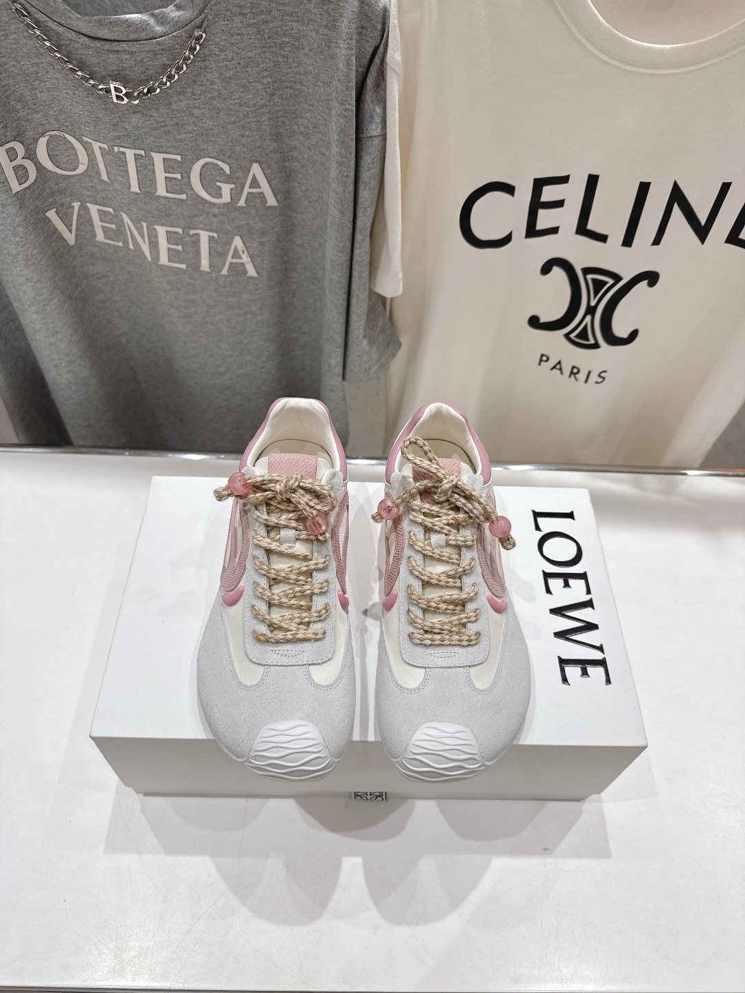 高版本出厂
LOEWE罗意威二代Ballet Runner升级2.0给足界一些震撼,2025早春Ba