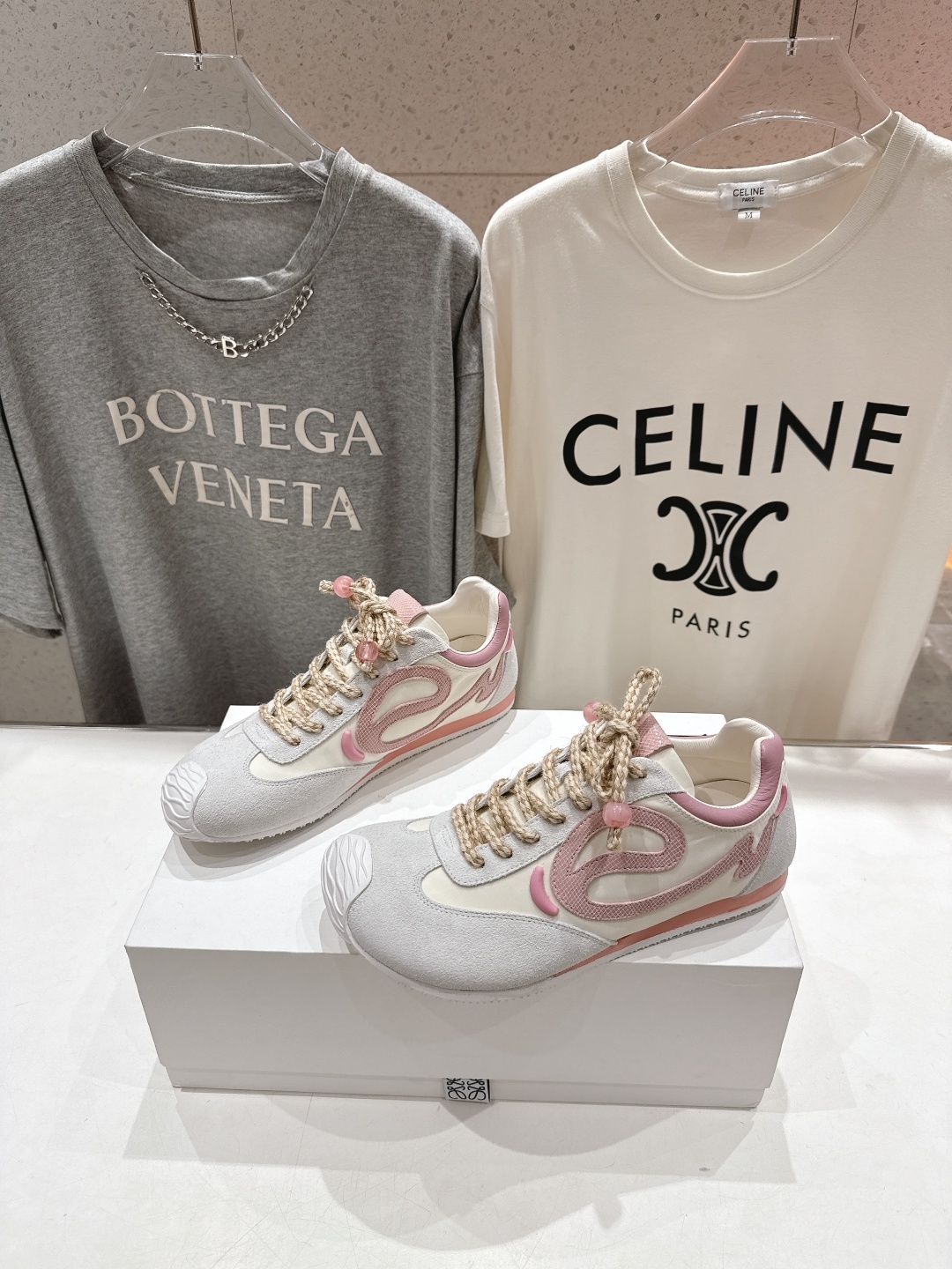 高版本出厂
LOEWE罗意威二代Ballet Runner升级2.0给足界一些震撼,2025早春Ba