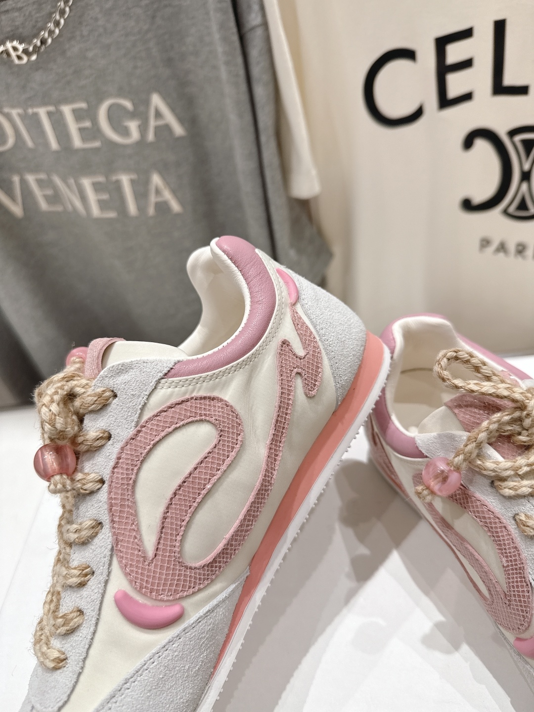 高版本出厂
LOEWE罗意威二代Ballet Runner升级2.0给足界一些震撼,2025早春Ba