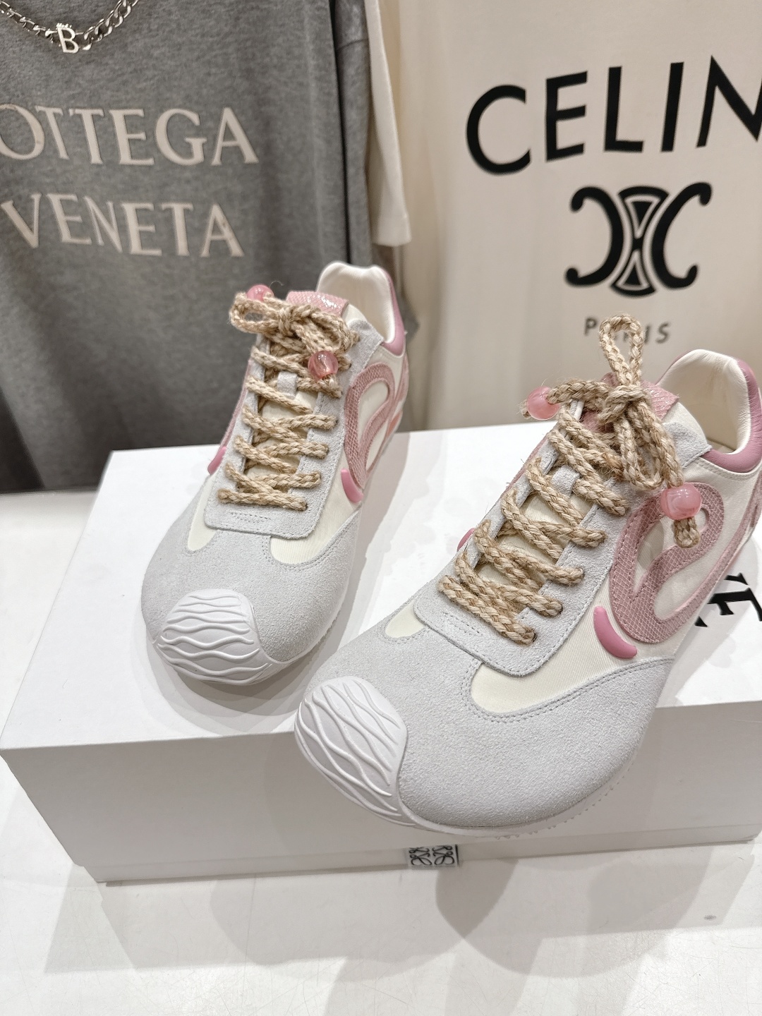 高版本出厂
LOEWE罗意威二代Ballet Runner升级2.0给足界一些震撼,2025早春Ba