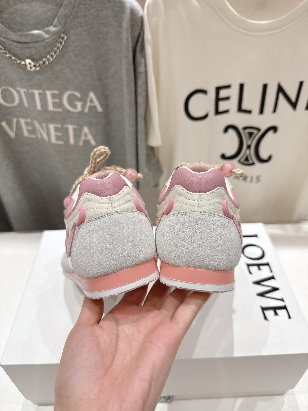 高版本出厂
LOEWE罗意威二代Ballet Runner升级2.0给足界一些震撼,2025早春Ba