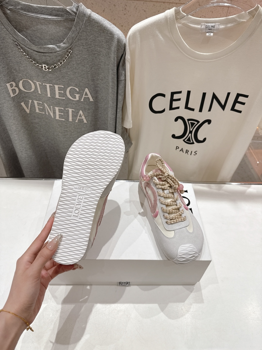 高版本出厂
LOEWE罗意威二代Ballet Runner升级2.0给足界一些震撼,2025早春Ba