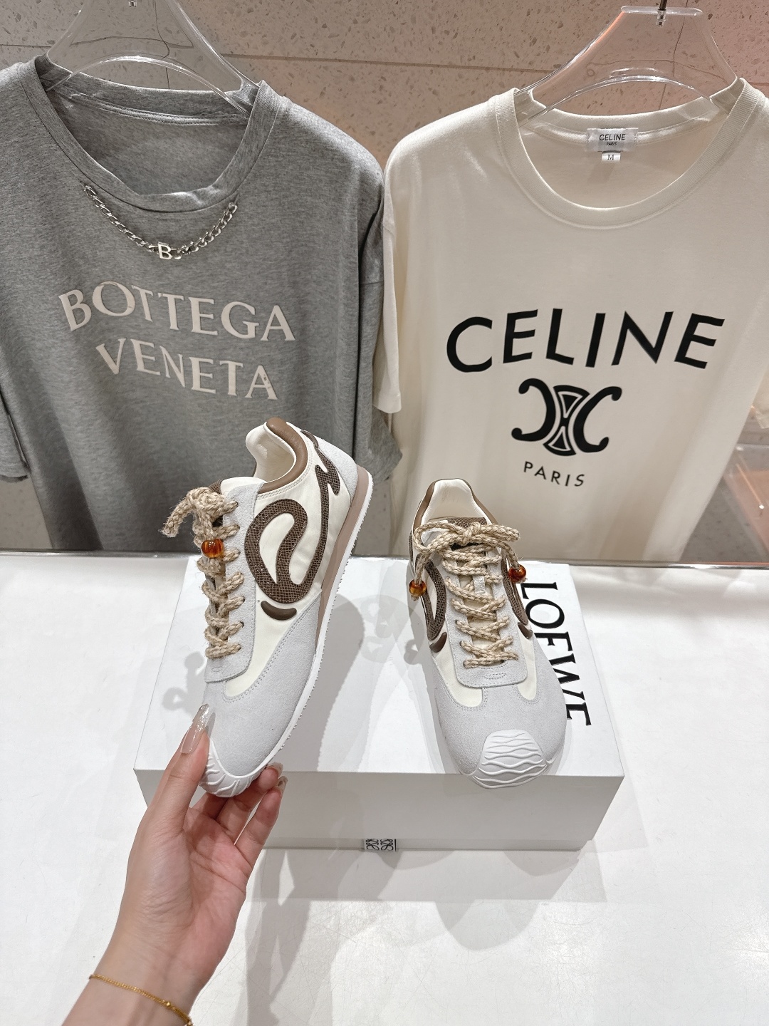高版本出厂
LOEWE罗意威二代Ballet Runner升级2.0给足界一些震撼,2025早春Ba