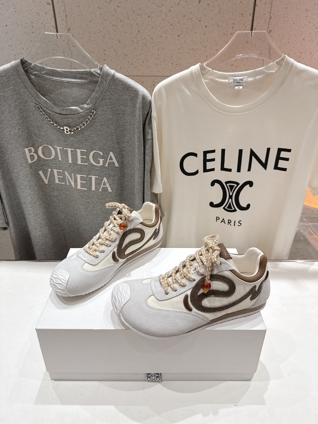 高版本出厂
LOEWE罗意威二代Ballet Runner升级2.0给足界一些震撼,2025早春Ba