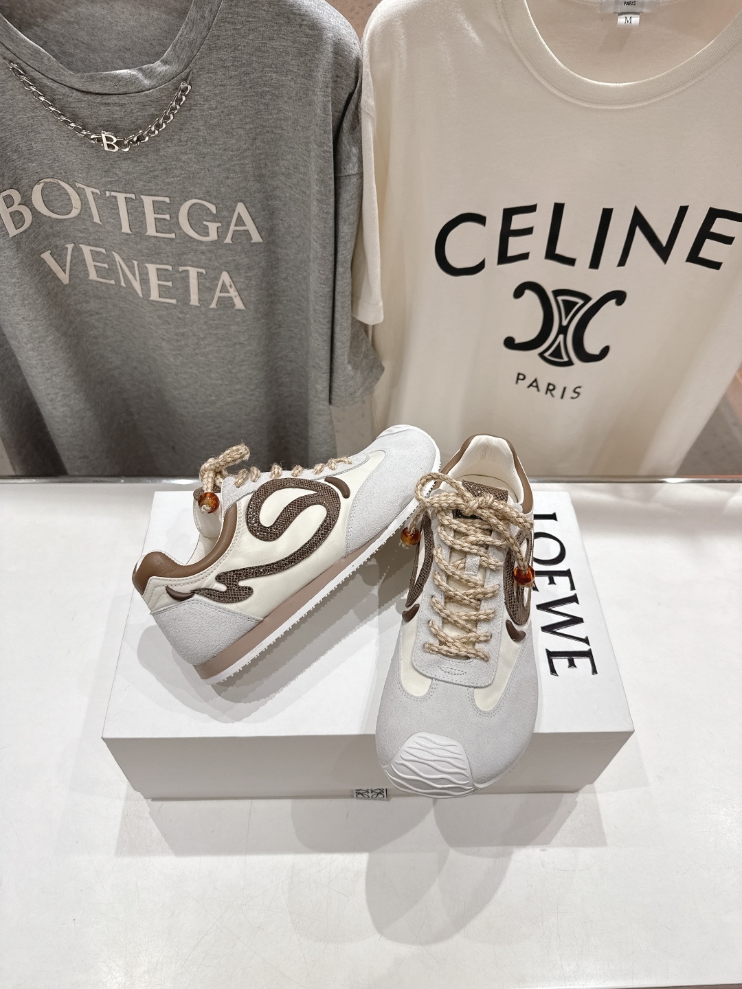 高版本出厂
LOEWE罗意威二代Ballet Runner升级2.0给足界一些震撼,2025早春Ba