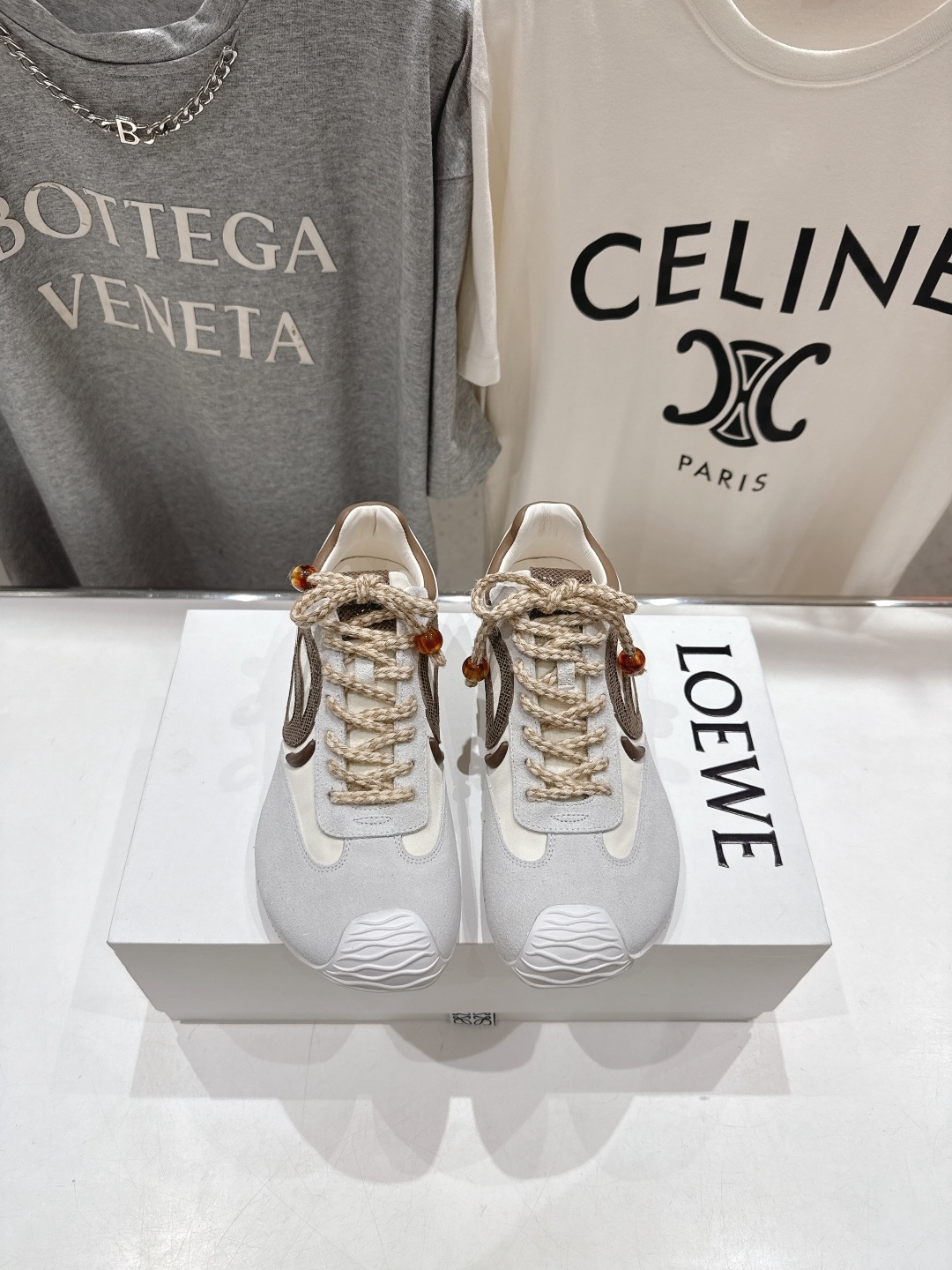 高版本出厂
LOEWE罗意威二代Ballet Runner升级2.0给足界一些震撼,2025早春Ba