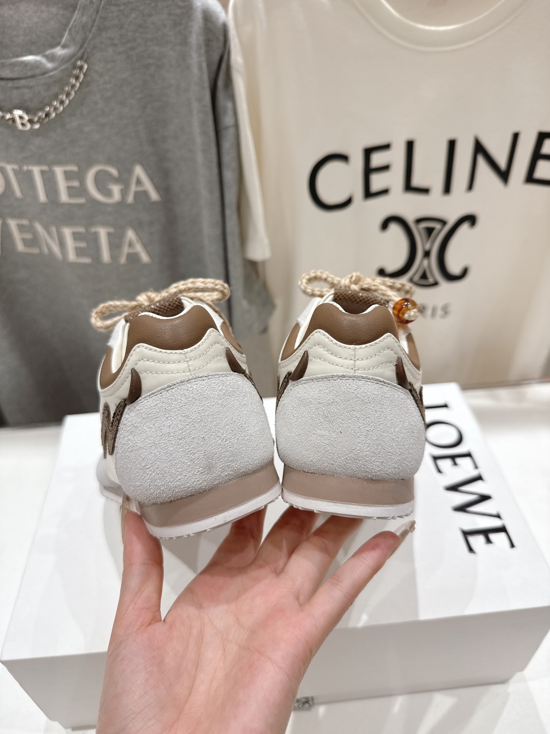 高版本出厂
LOEWE罗意威二代Ballet Runner升级2.0给足界一些震撼,2025早春Ba