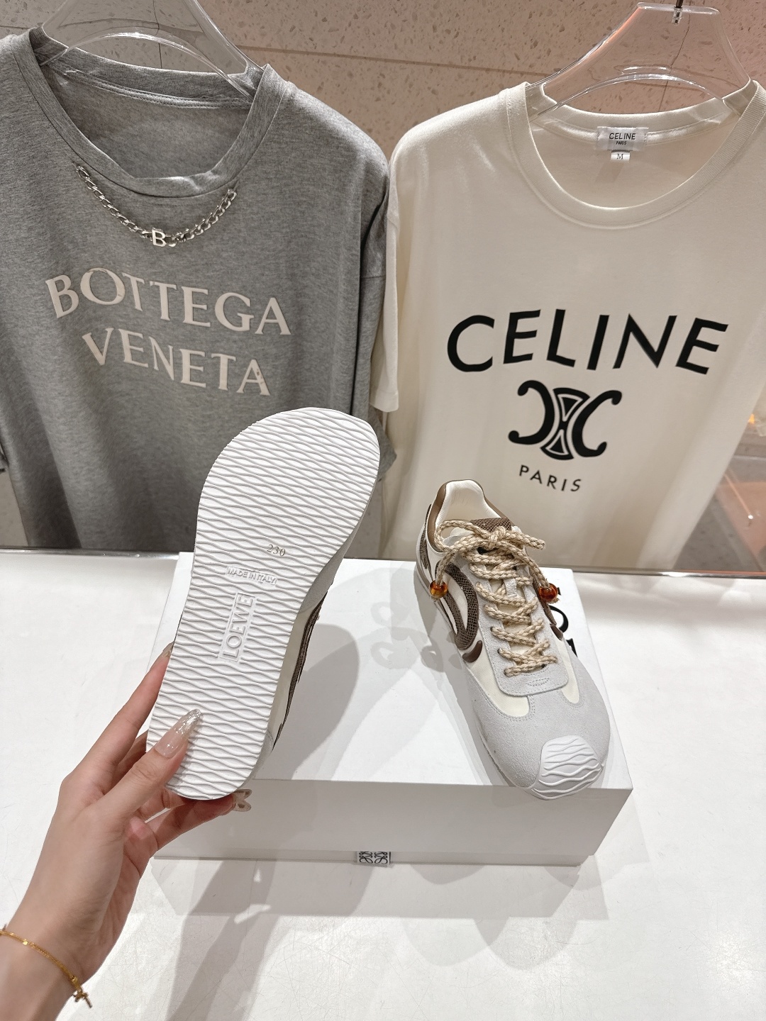 高版本出厂
LOEWE罗意威二代Ballet Runner升级2.0给足界一些震撼,2025早春Ba