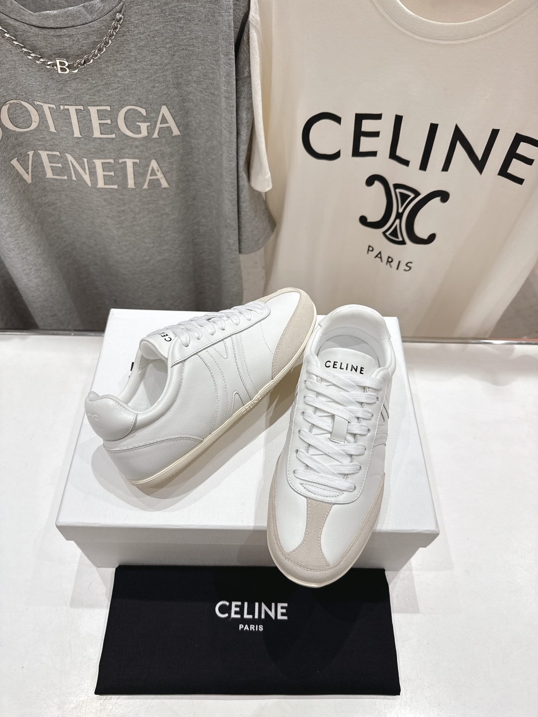 高版本出厂  
 CELINE*思琳赛琳 2025ss新款徽标系带休闲运动鞋 小白鞋
简单舒服，干净利落