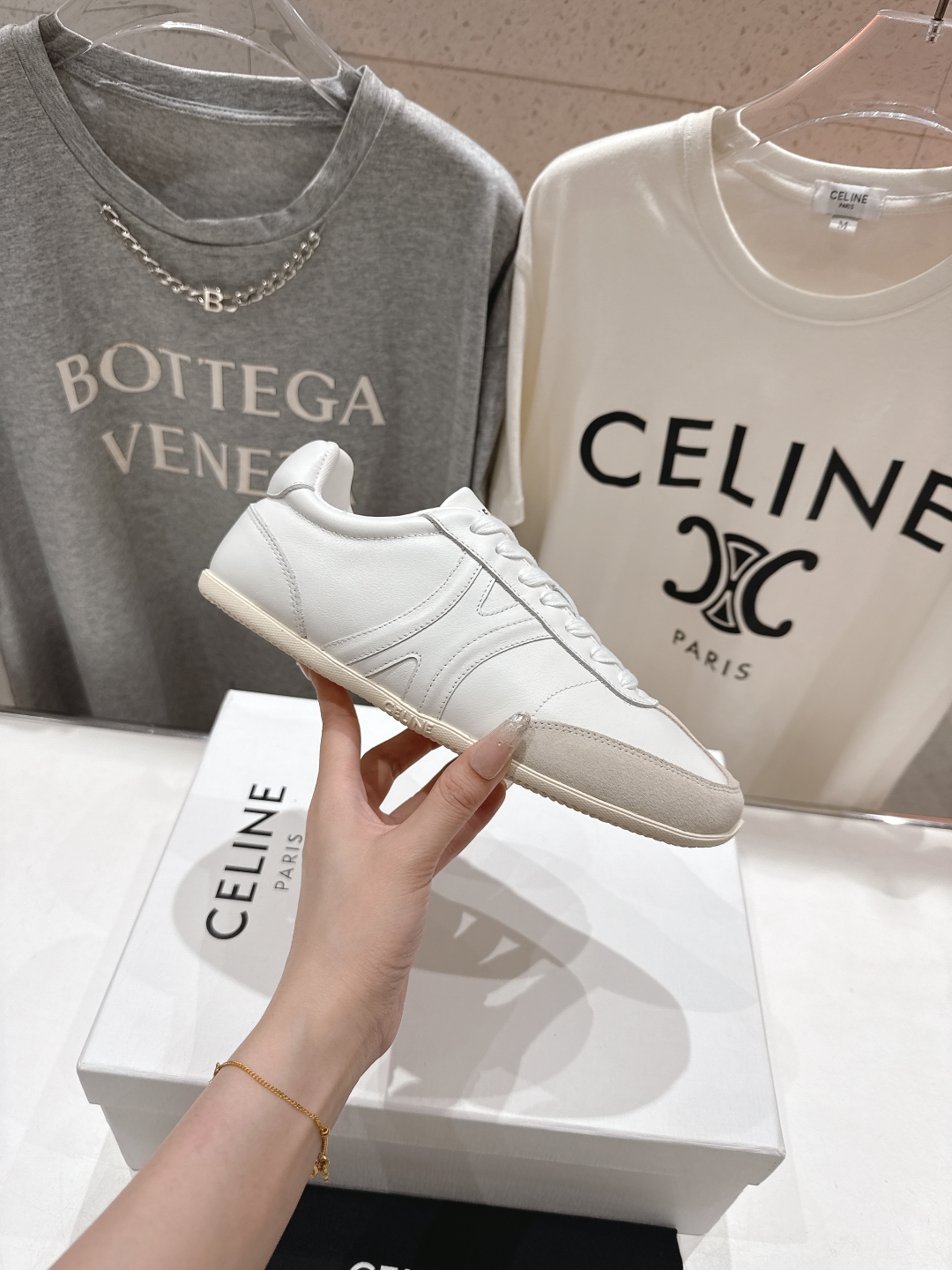 高版本出厂  
 CELINE*思琳赛琳 2025ss新款徽标系带休闲运动鞋 小白鞋
简单舒服，干净利落