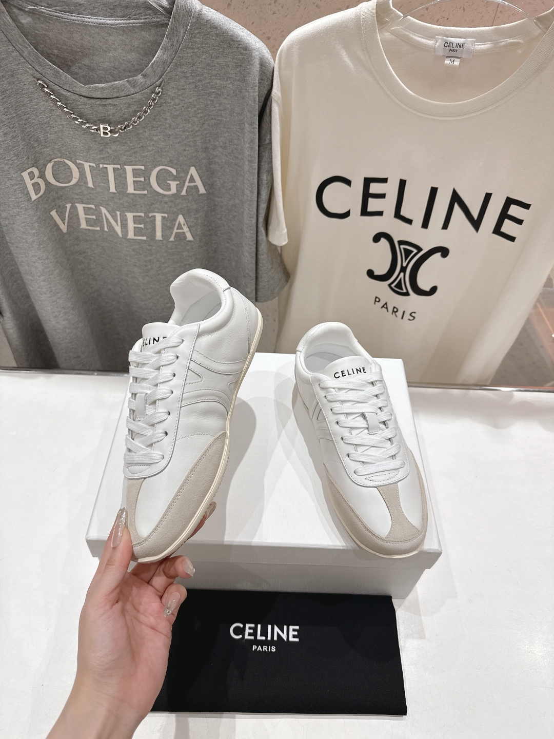 高版本出厂  
 CELINE*思琳赛琳 2025ss新款徽标系带休闲运动鞋 小白鞋
简单舒服，干净利落