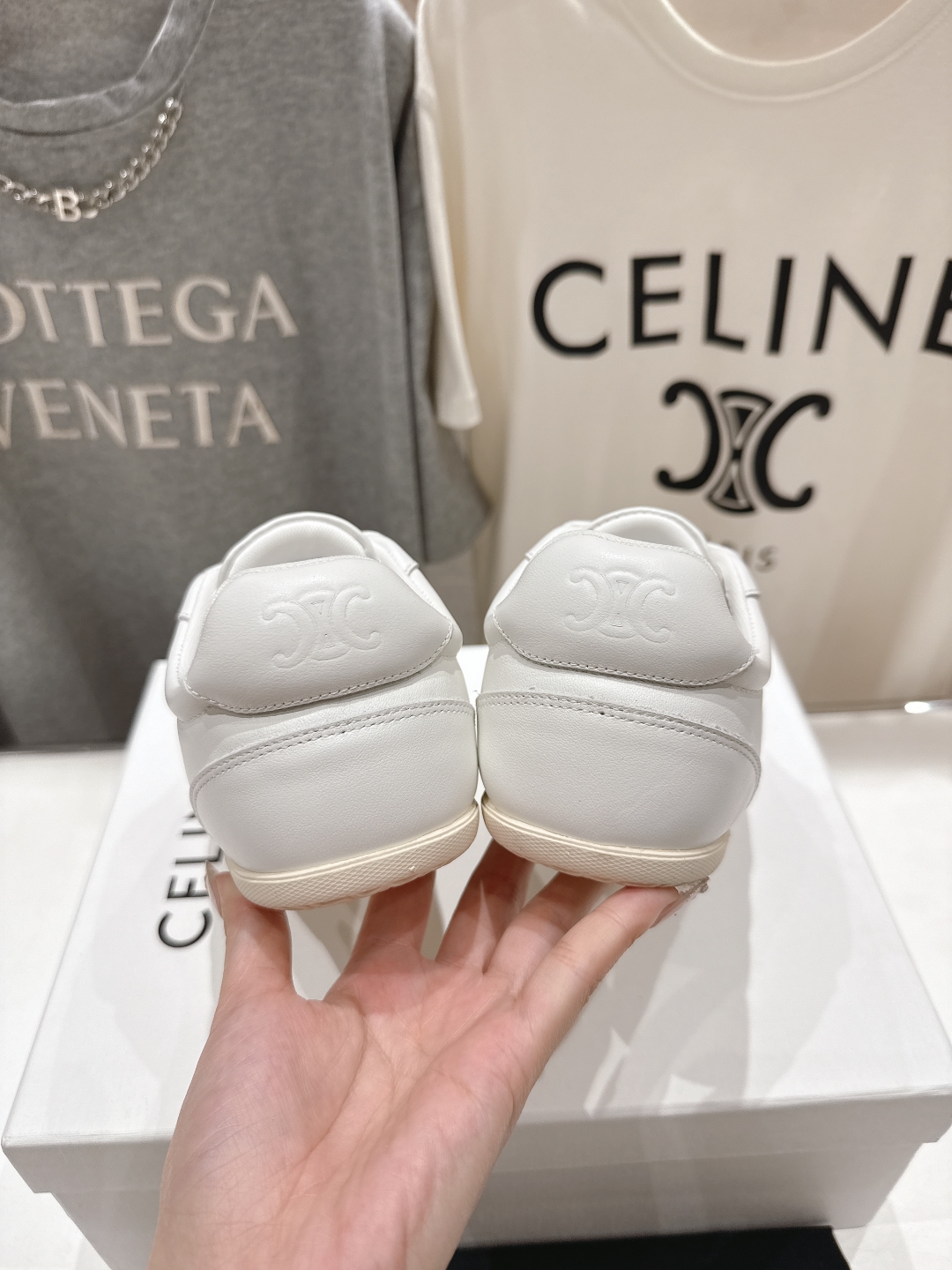 高版本出厂  
 CELINE*思琳赛琳 2025ss新款徽标系带休闲运动鞋 小白鞋
简单舒服，干净利落