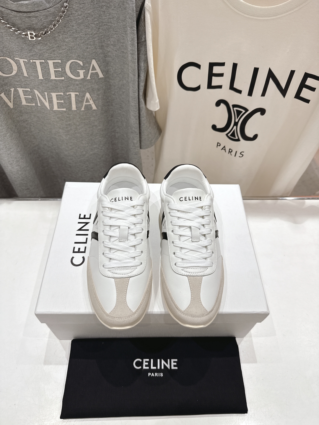 高版本出厂  
 CELINE*思琳赛琳 2025ss新款徽标系带休闲运动鞋 小白鞋
简单舒服，干净利落