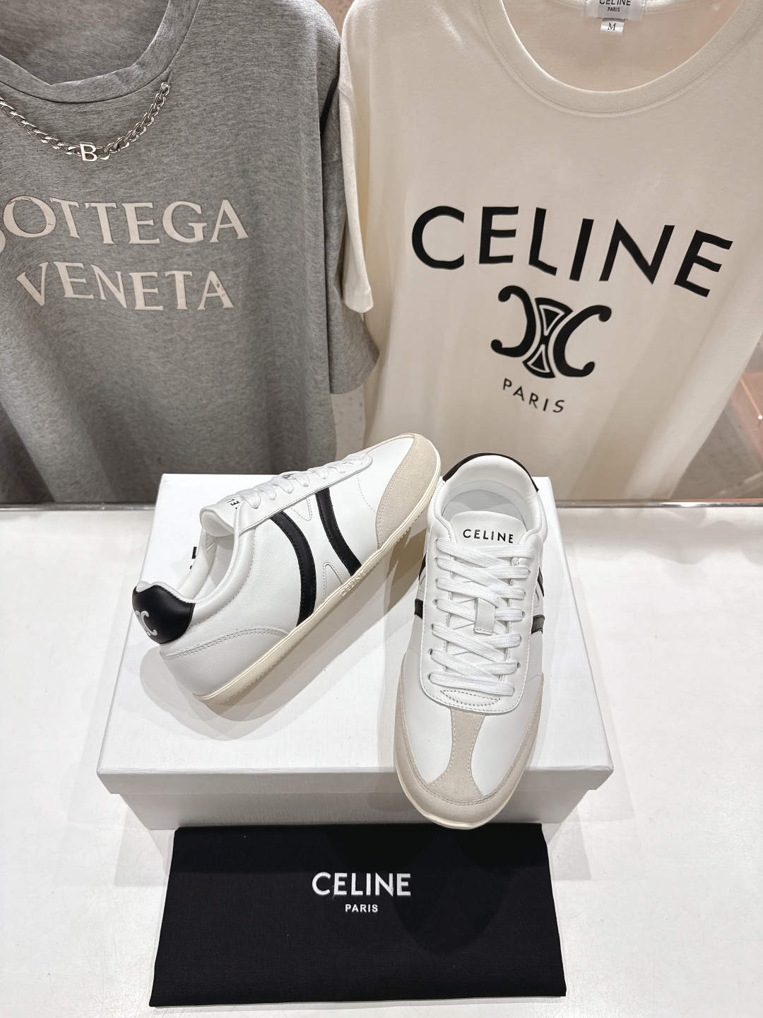 高版本出厂  
 CELINE*思琳赛琳 2025ss新款徽标系带休闲运动鞋 小白鞋
简单舒服，干净利落
