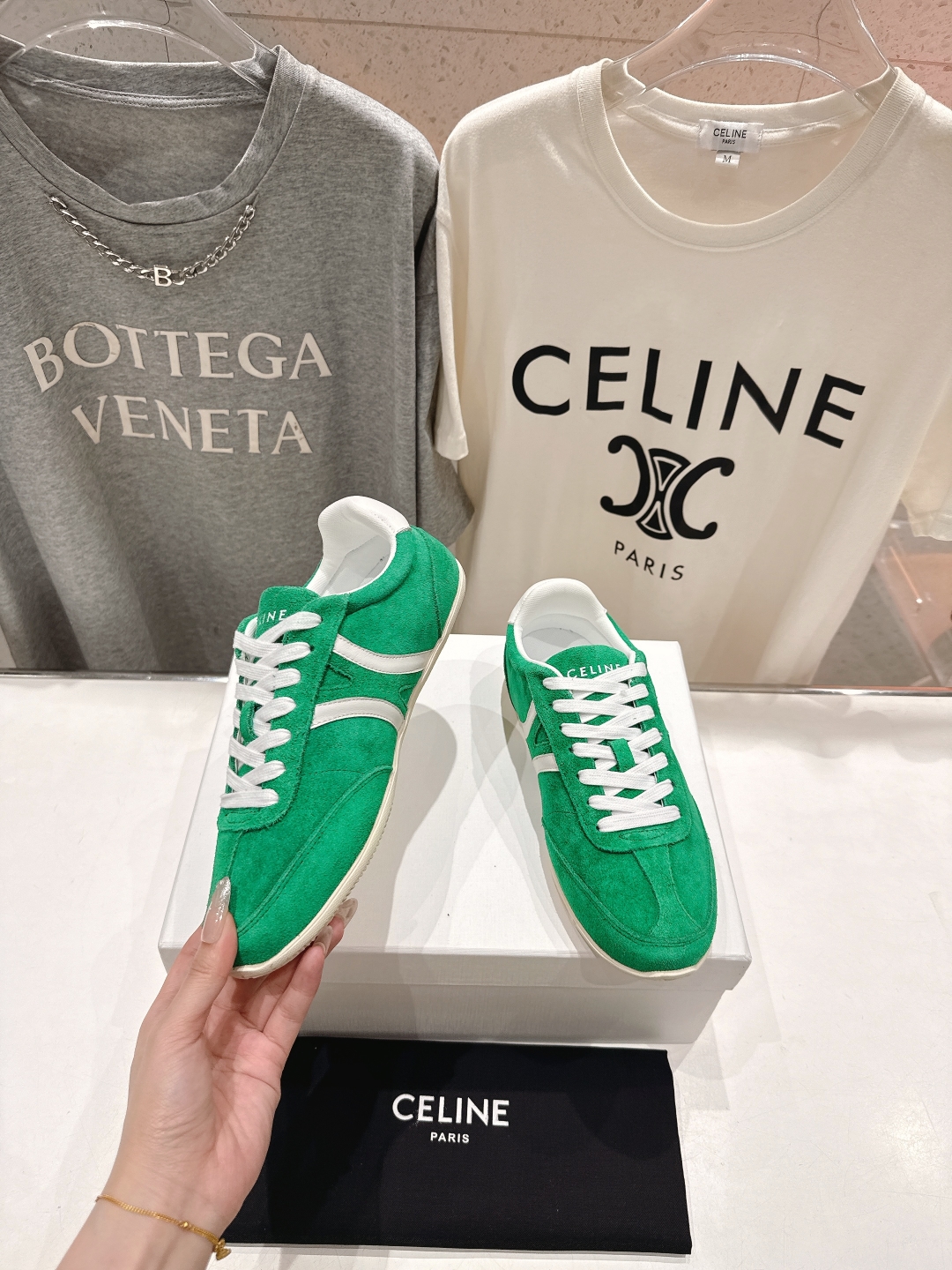 高版本出厂  
 CELINE*思琳赛琳 2025ss新款徽标系带休闲运动鞋 小白鞋
简单舒服，干净利落