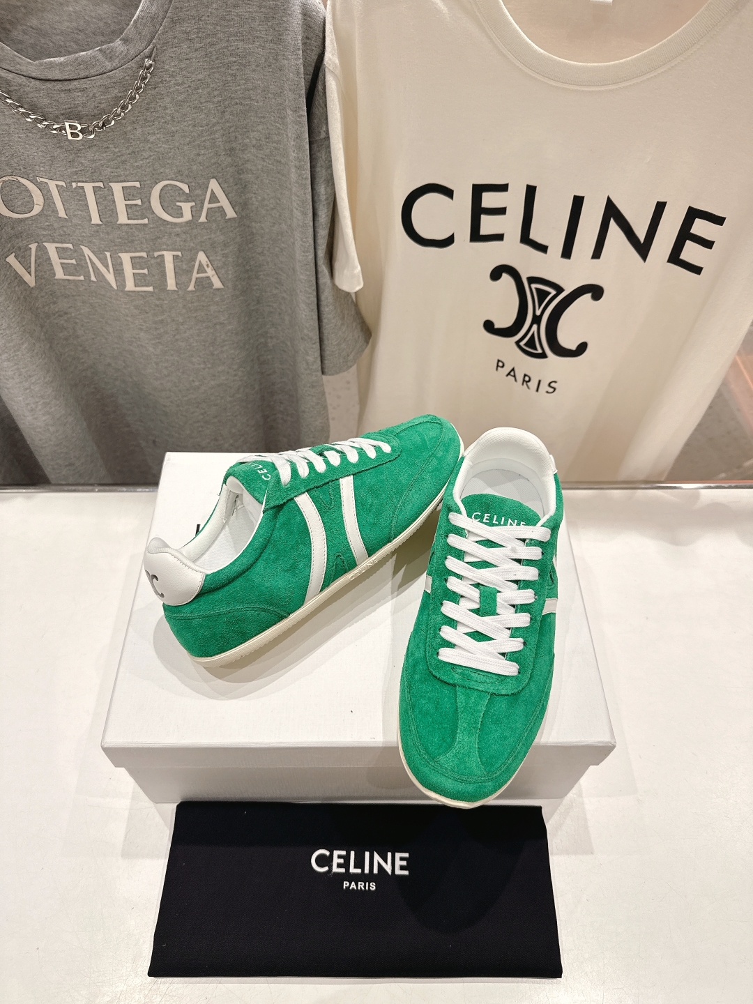 高版本出厂  
 CELINE*思琳赛琳 2025ss新款徽标系带休闲运动鞋 小白鞋
简单舒服，干净利落