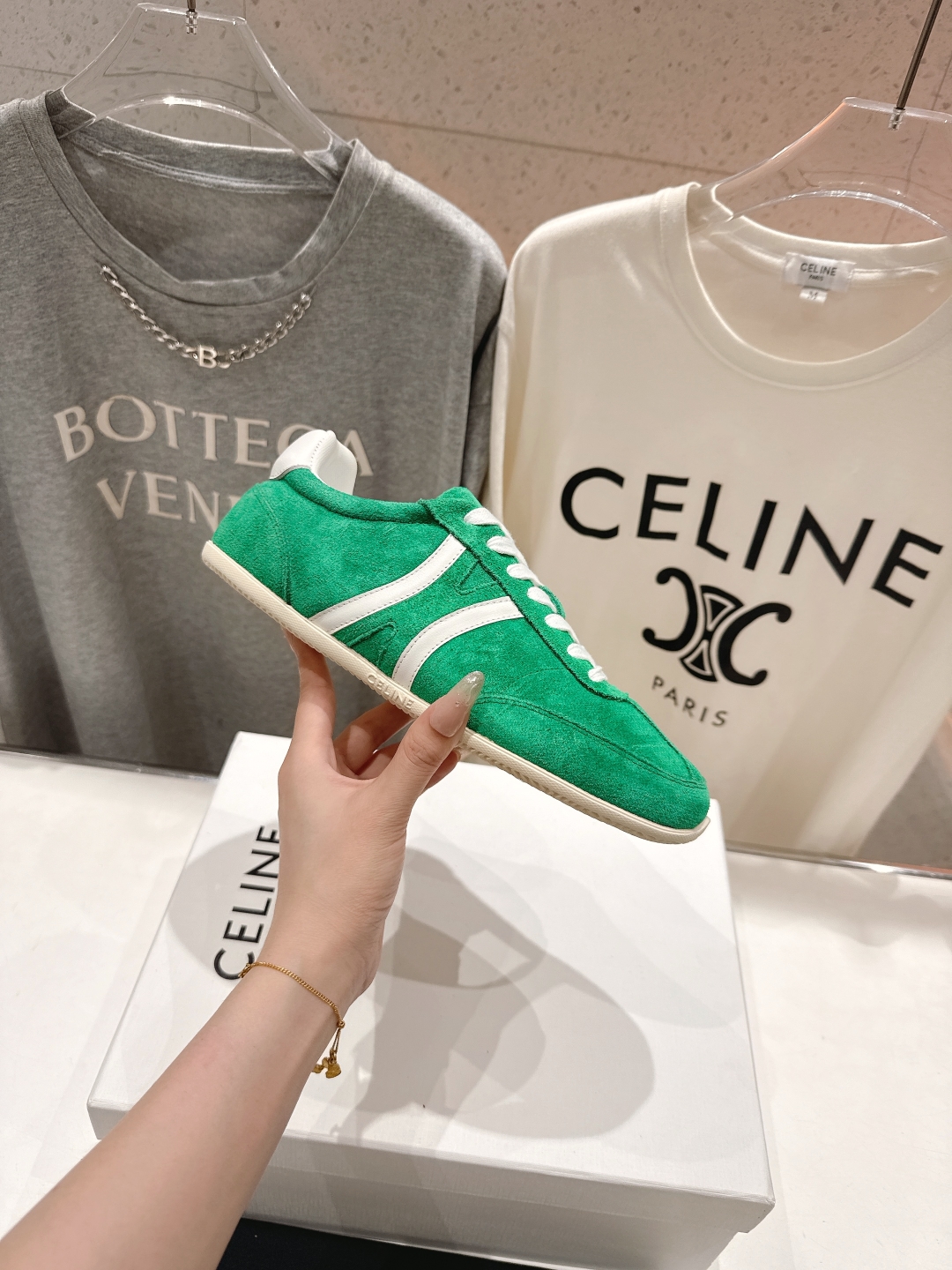 高版本出厂  
 CELINE*思琳赛琳 2025ss新款徽标系带休闲运动鞋 小白鞋
简单舒服，干净利落