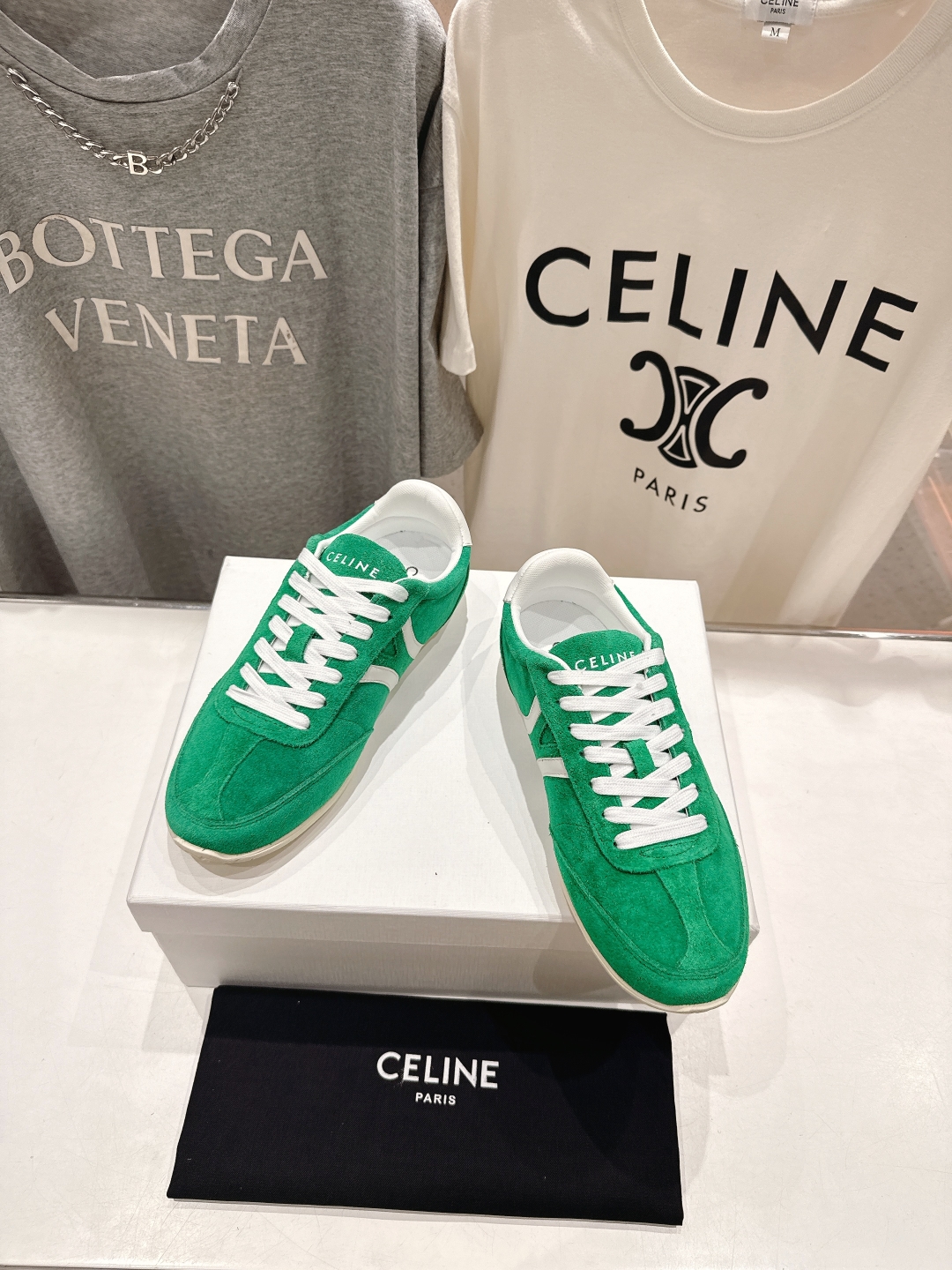 高版本出厂  
 CELINE*思琳赛琳 2025ss新款徽标系带休闲运动鞋 小白鞋
简单舒服，干净利落