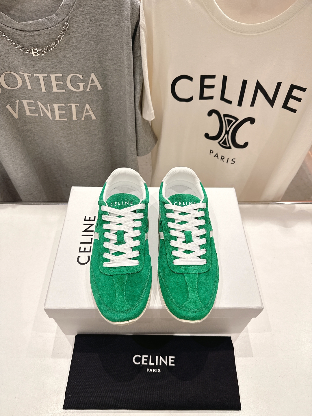 高版本出厂  
 CELINE*思琳赛琳 2025ss新款徽标系带休闲运动鞋 小白鞋
简单舒服，干净利落