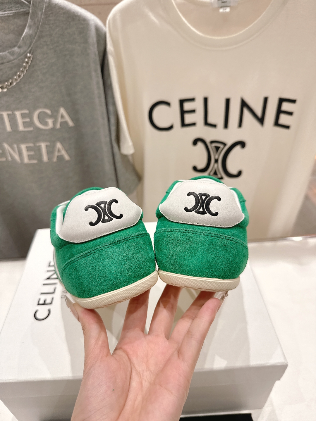 高版本出厂  
 CELINE*思琳赛琳 2025ss新款徽标系带休闲运动鞋 小白鞋
简单舒服，干净利落