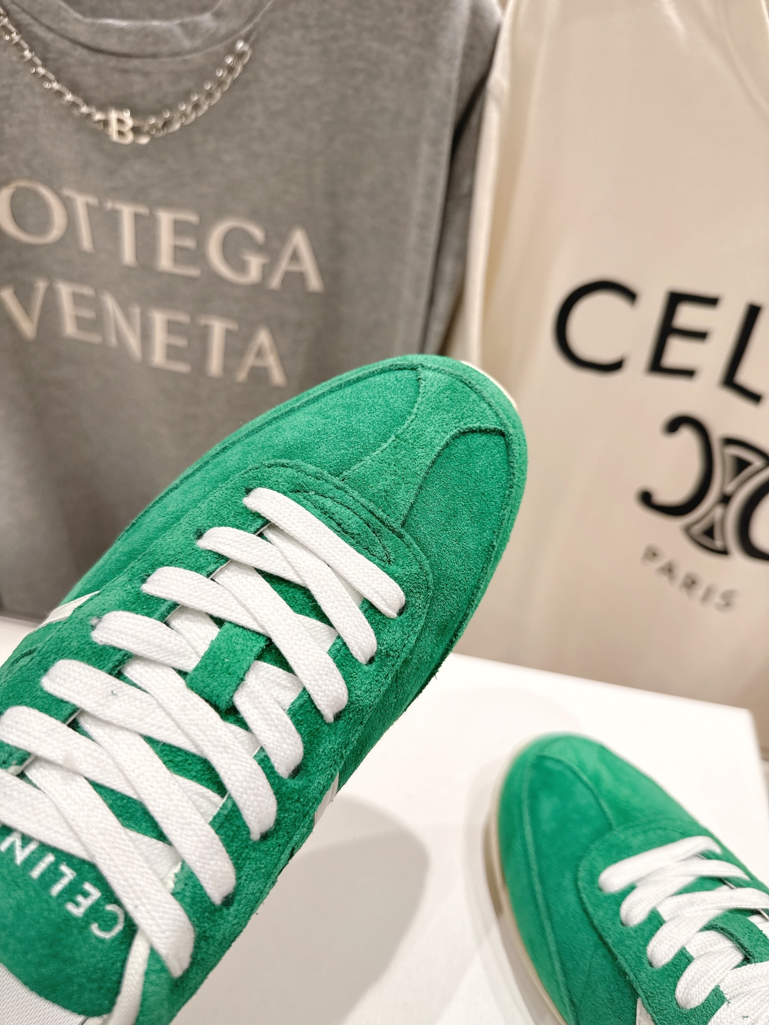 高版本出厂  
 CELINE*思琳赛琳 2025ss新款徽标系带休闲运动鞋 小白鞋
简单舒服，干净利落