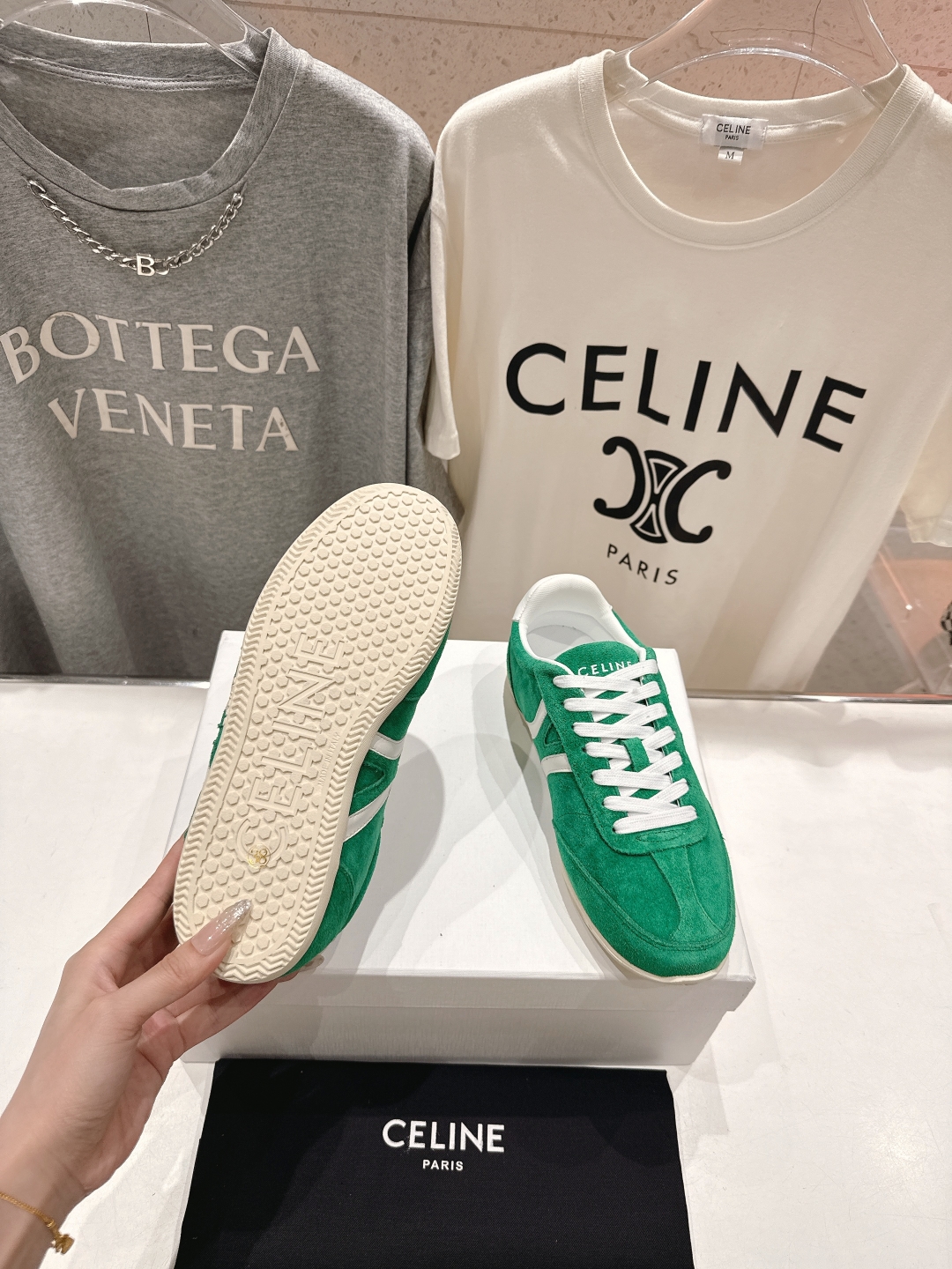 高版本出厂  
 CELINE*思琳赛琳 2025ss新款徽标系带休闲运动鞋 小白鞋
简单舒服，干净利落